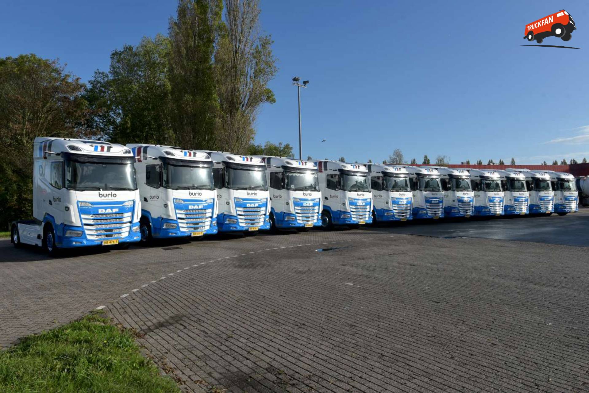 Veertien DAF XG 480 trekkers van Burlo Tanktransport