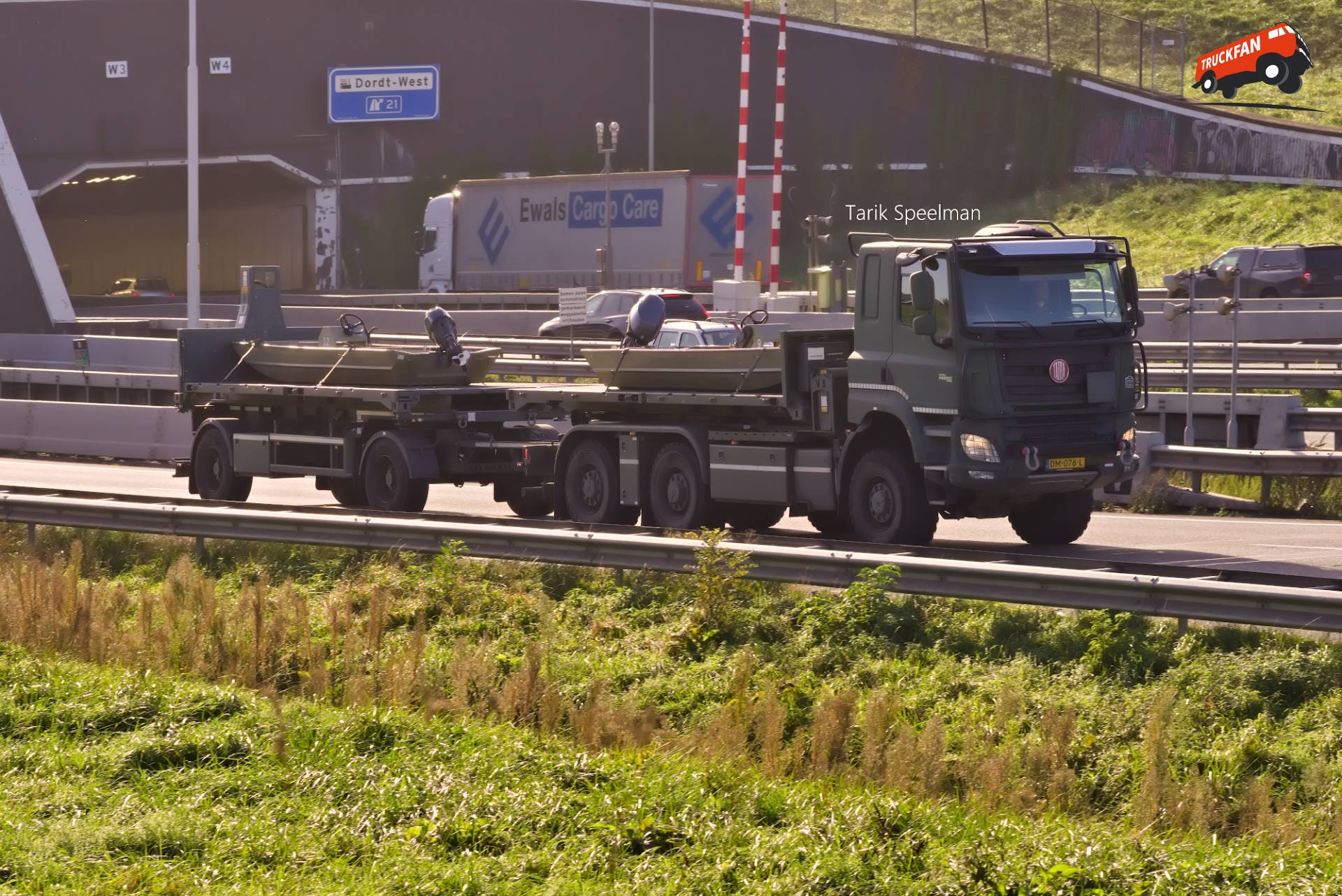 Tatra Phoenix Defensievoertuig met kenteken DM-076-L