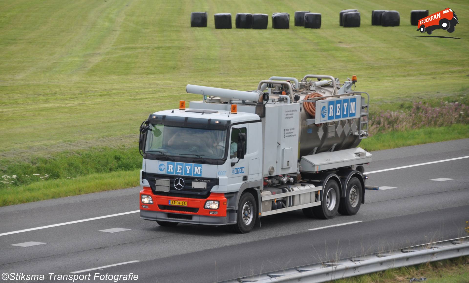 Mercedes-Benz Actros tank transport vehicle