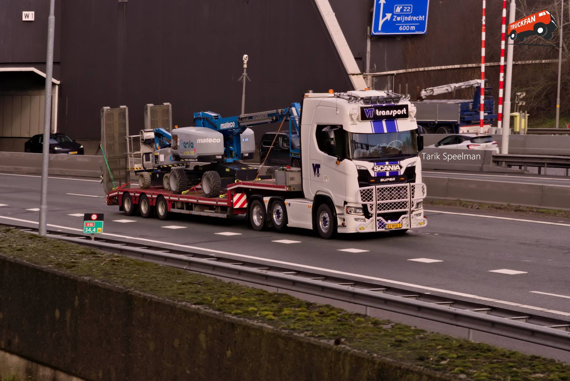 Scania 530S truck with license plate 82-BVX-2