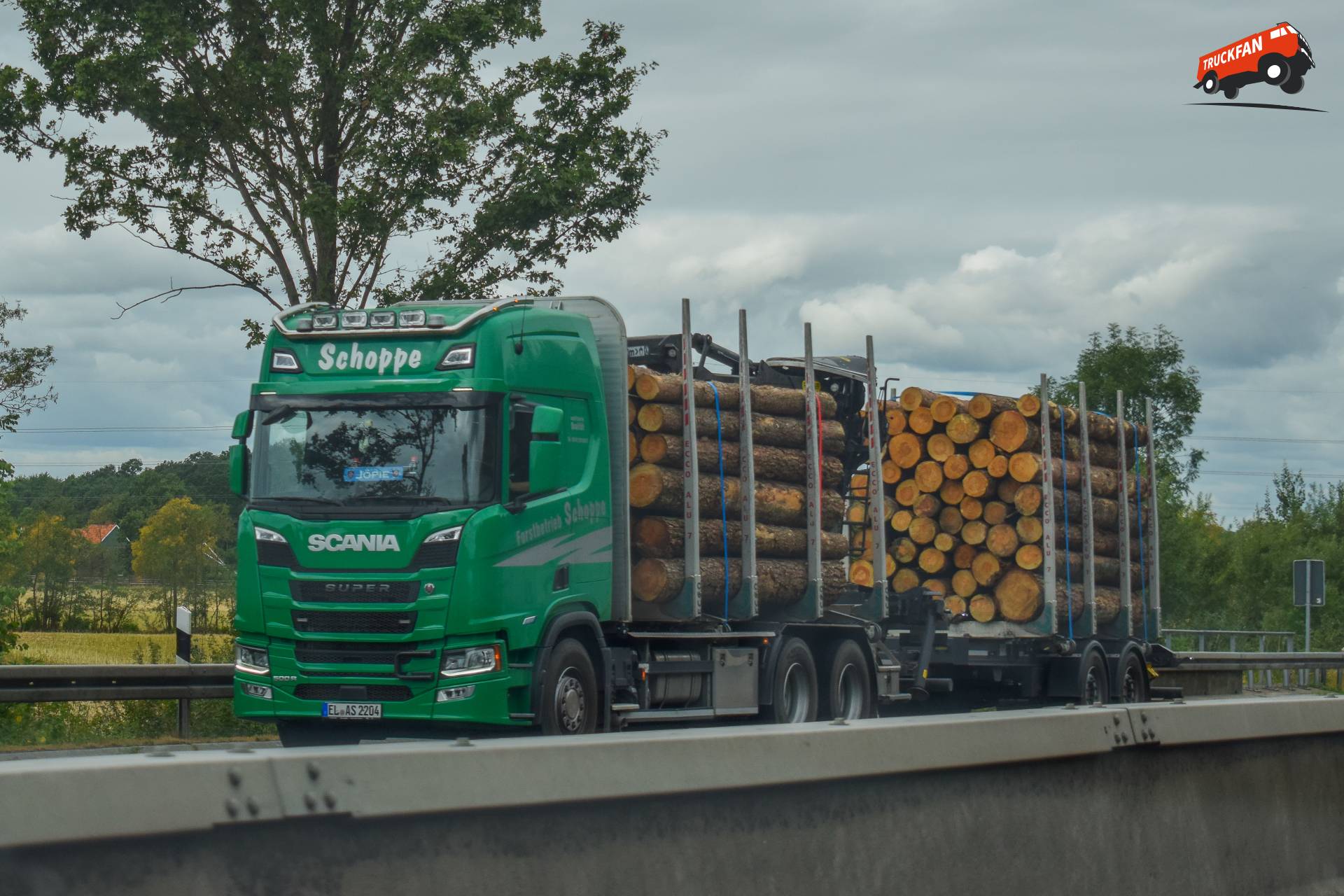 Scania 530S truck with license plate 82-BVX-2