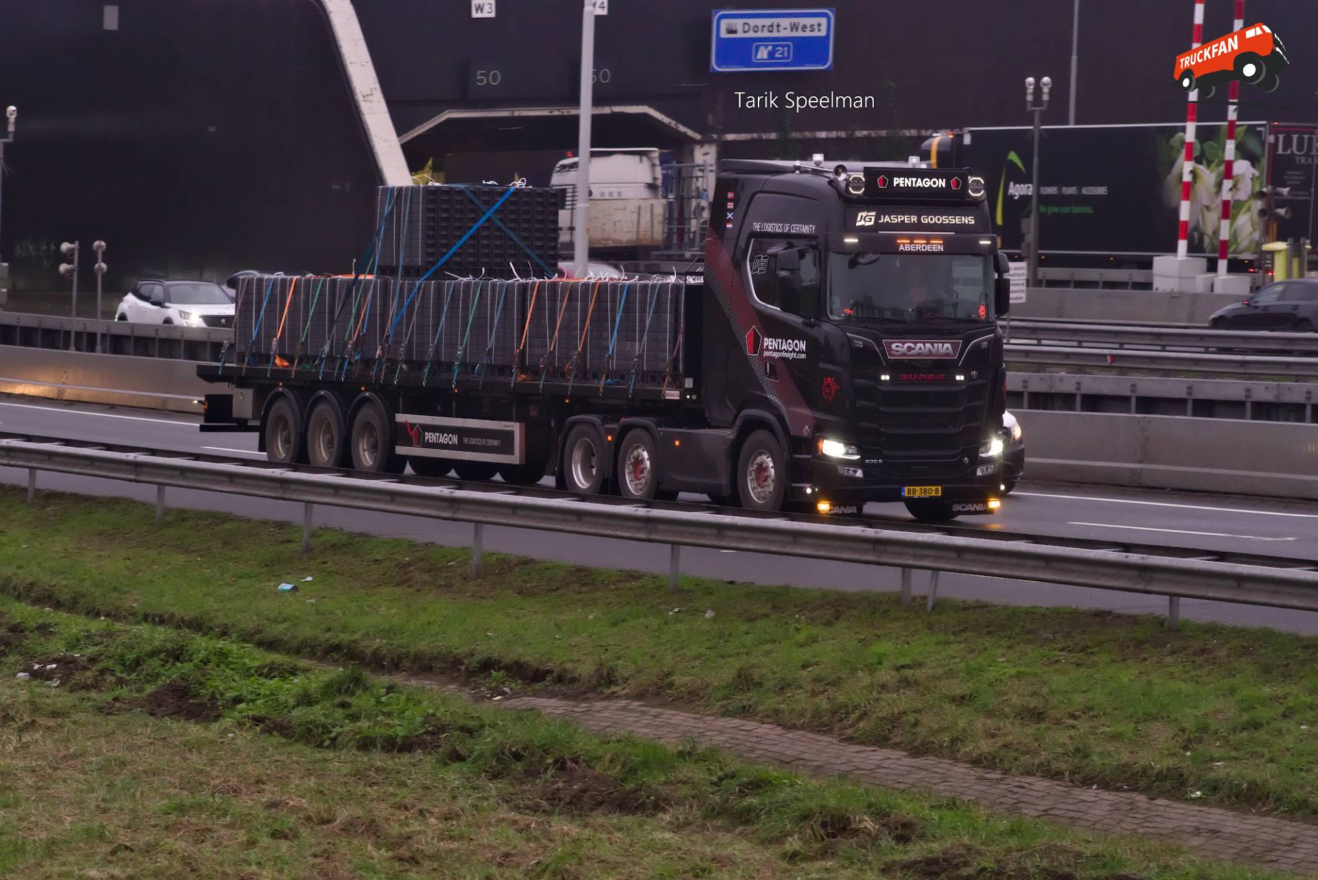 Jasper Goossens Transport met Scania 530S gezien op A16