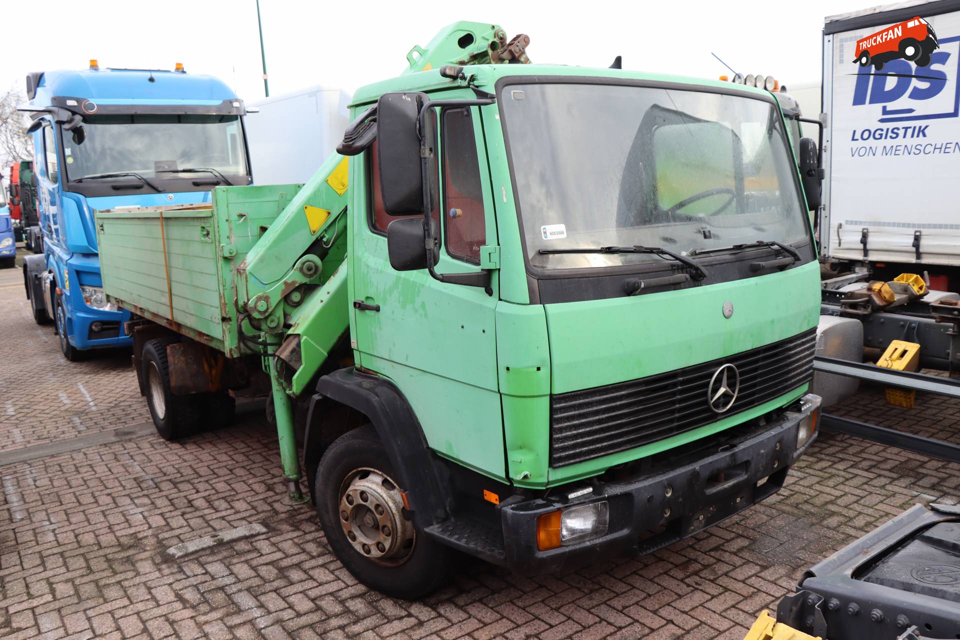 Mercedes-Benz Ecoliner kippertje met kraan, klaar voor actie bij Kleyn Trucks