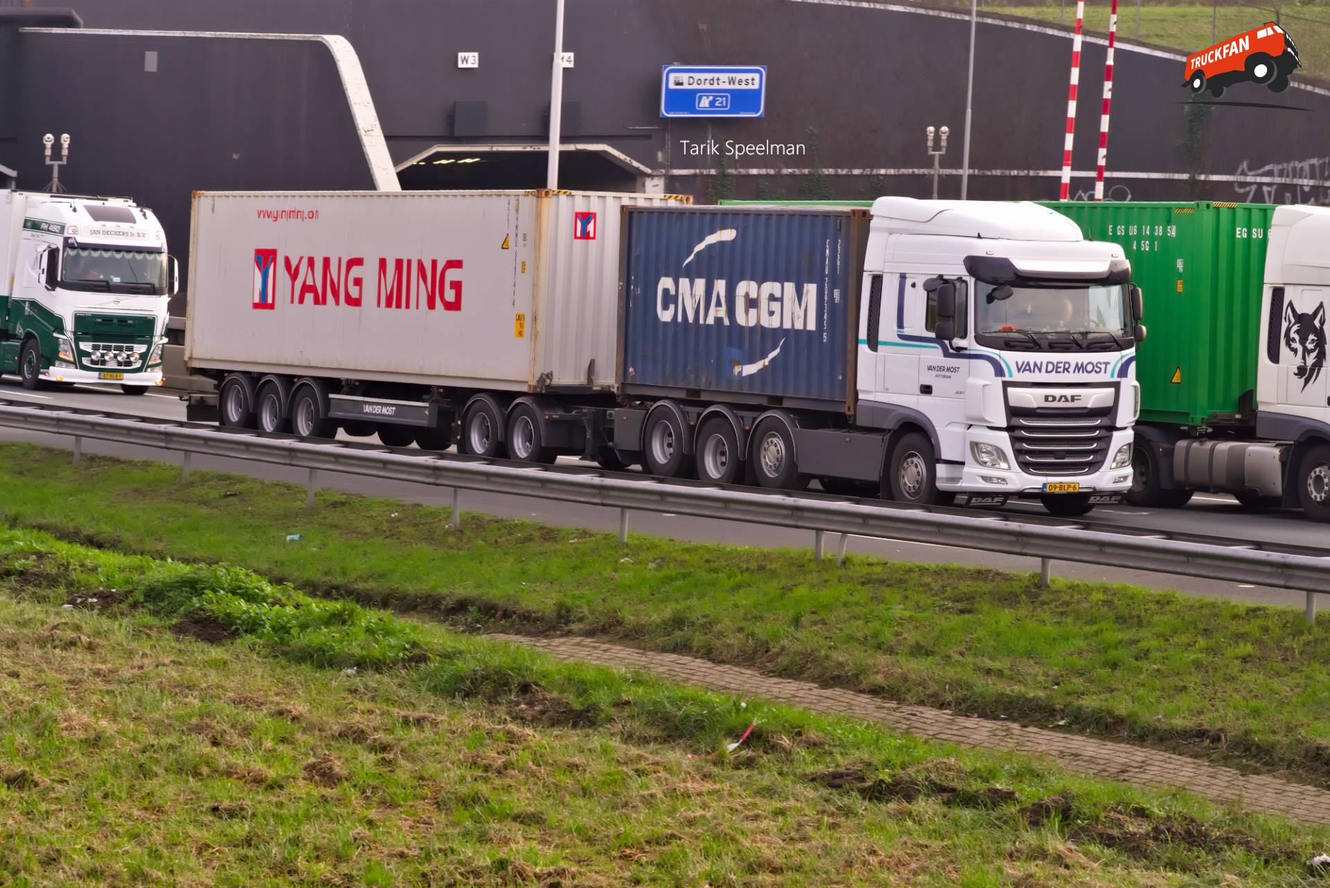 DAF XF Euro 6 van Van der Most op de A16