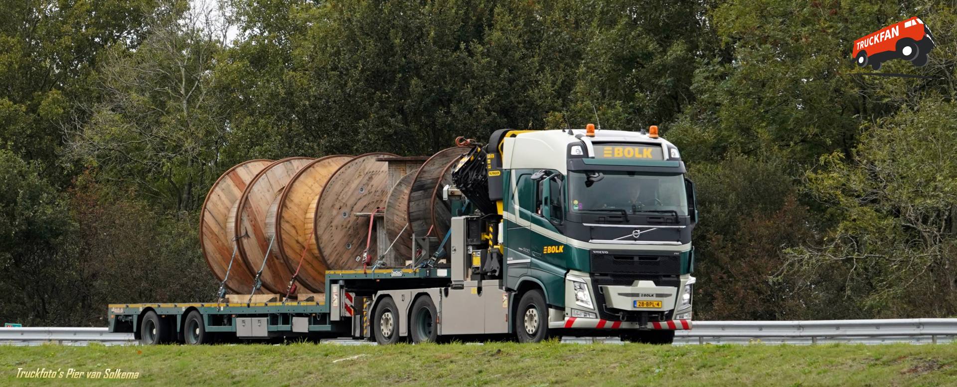 Volvo FH4 vrachtwagen van Bolk op A7 bij Sneek