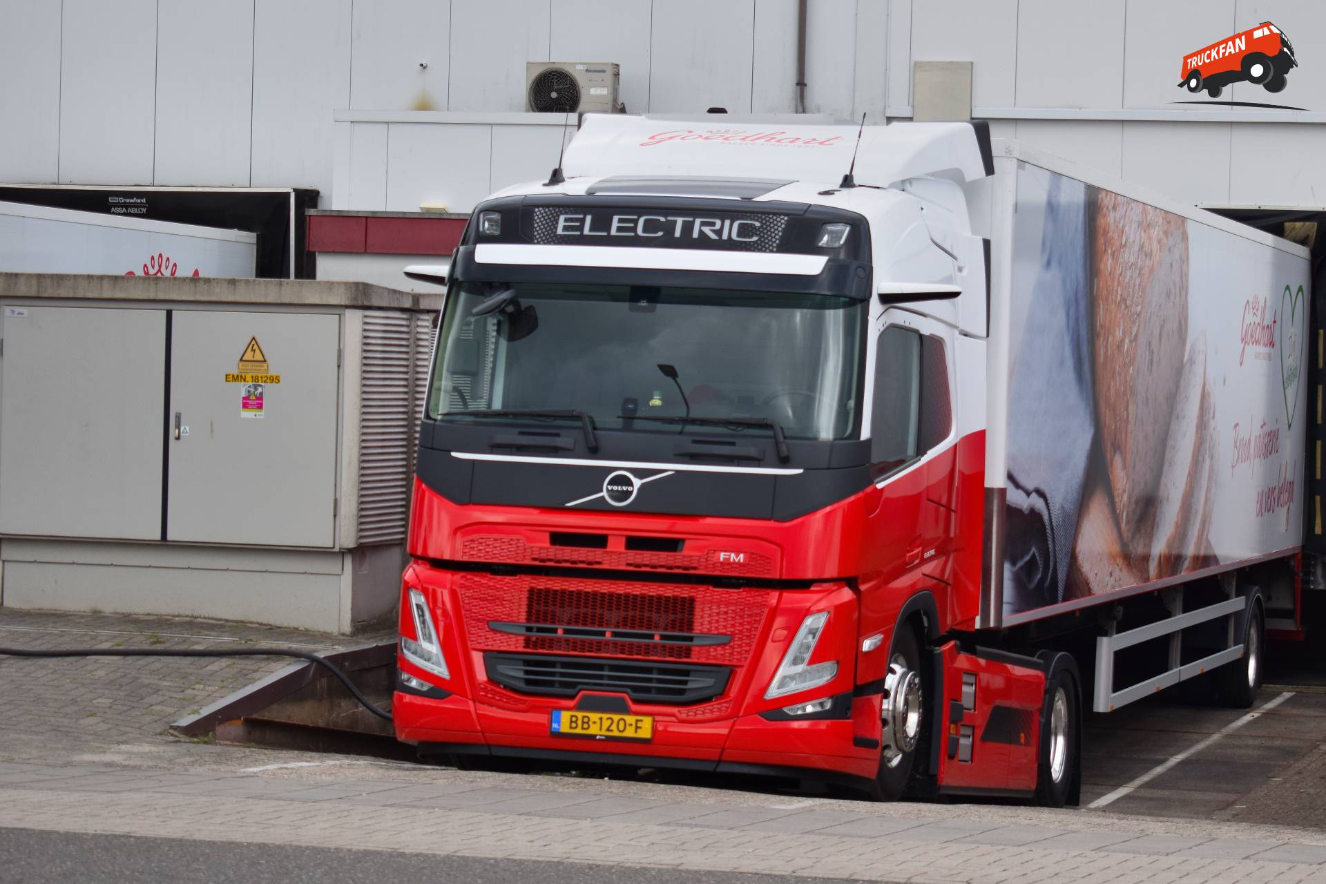 Volvo FM5 Electric vrachtwagen van Bakker Goedhart in Nieuw Amsterdam