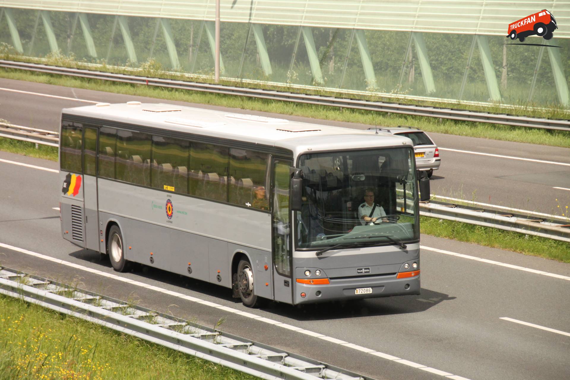 Van Hool touringcar in actie bij Belgische Defensie