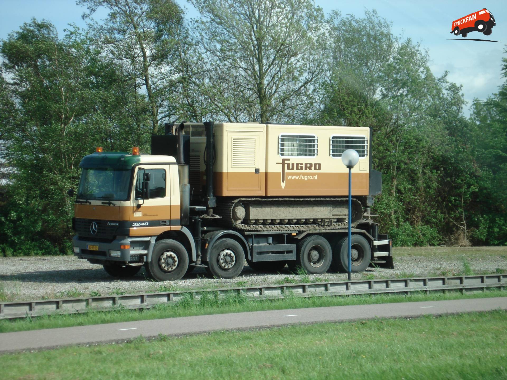 Mercedes-Benz Actros vrachtwagen van Fugro