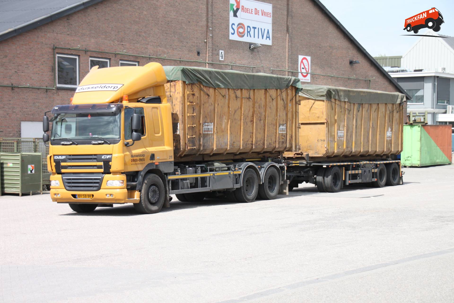 DAF CF85 truck of Dusseldorp