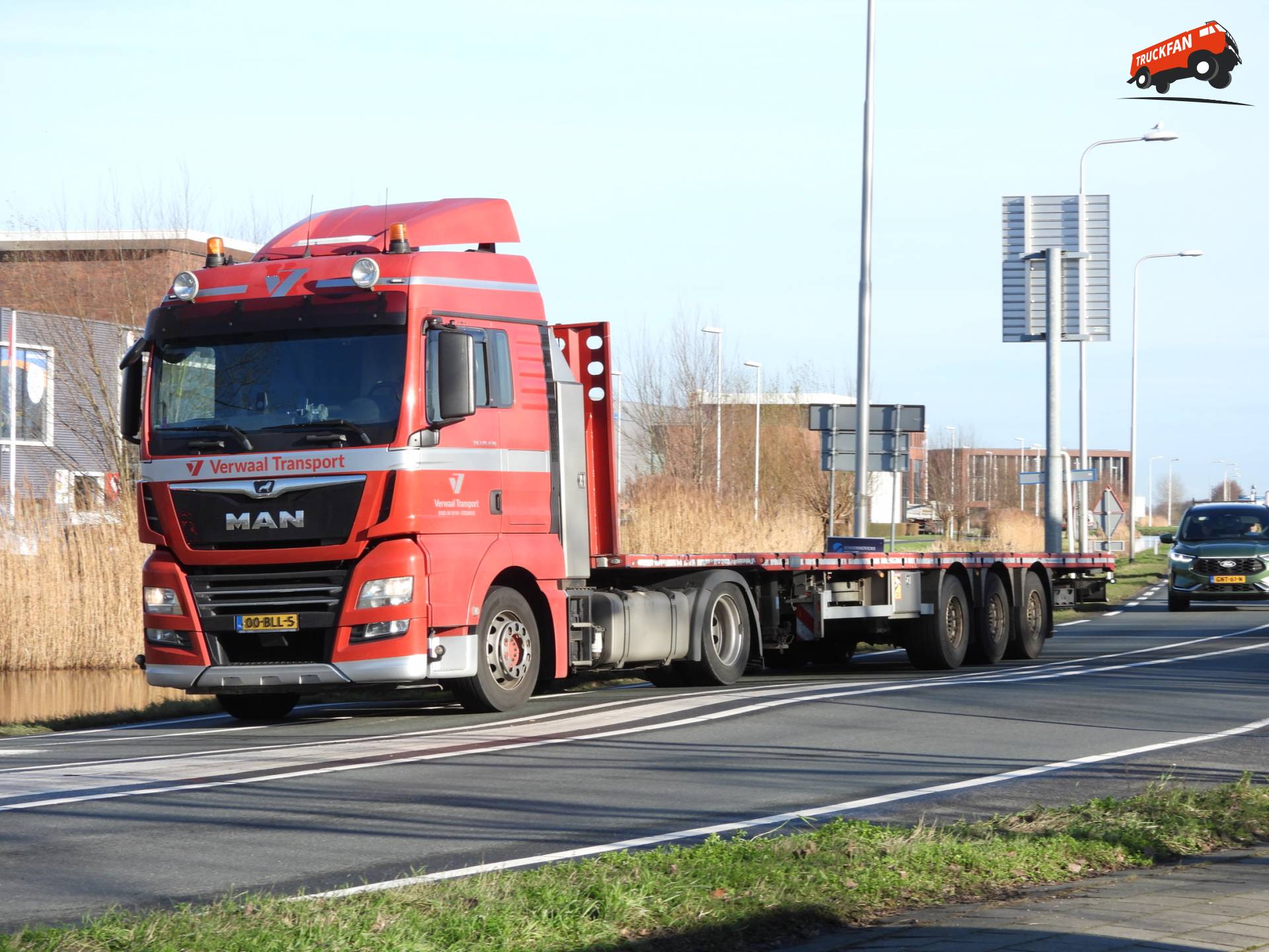 MAN TGX 18.420 vrachtwagen bij Schoonhoven op de N210