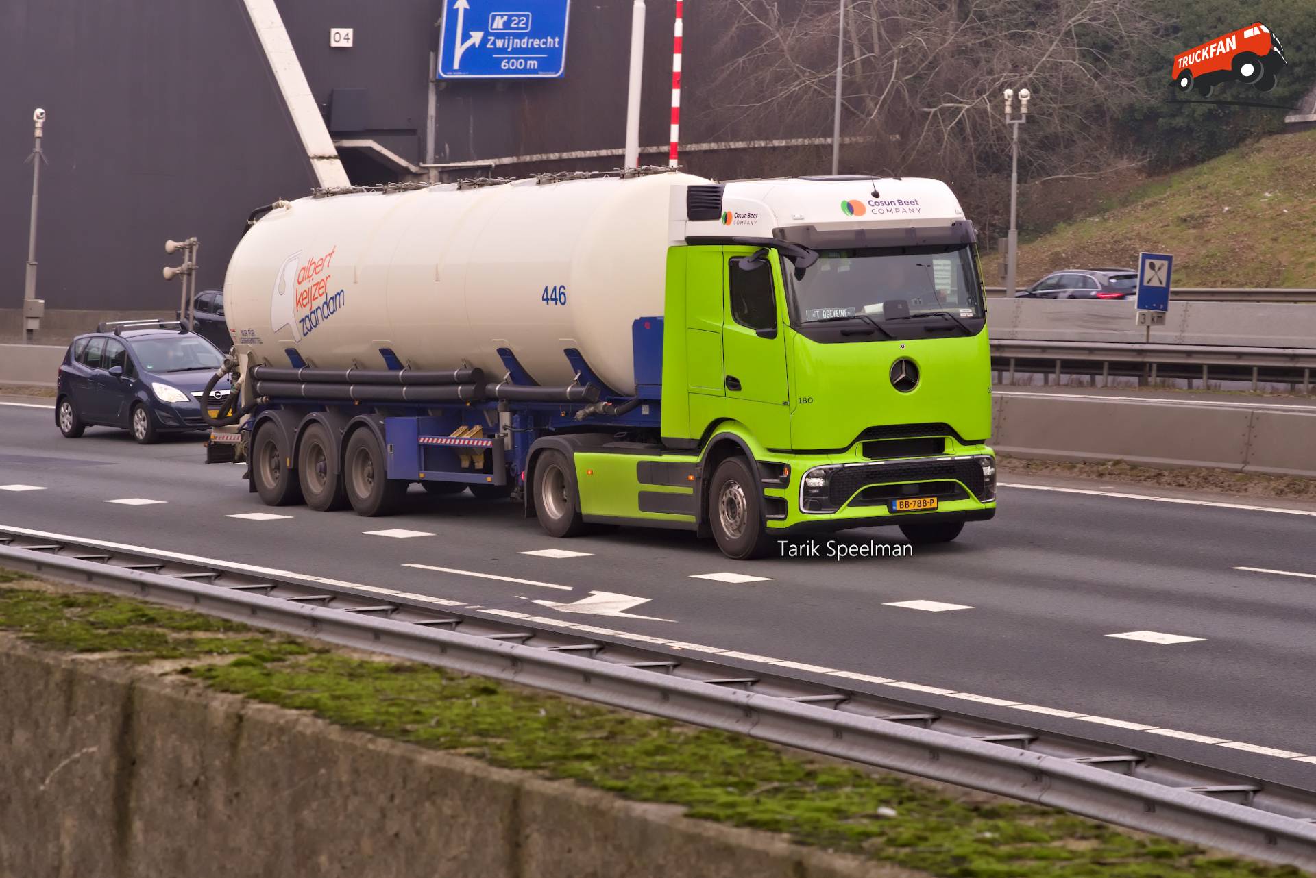 Mercedes-Benz Actros L Pro camion bij Cosun Beet Company op A16