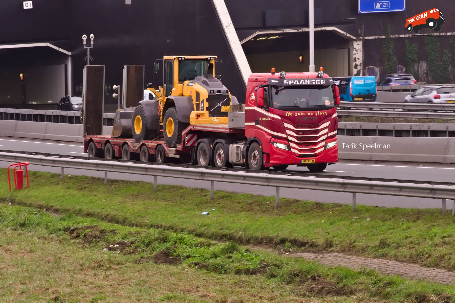 Iveco S-Way van Spaansen op de A16