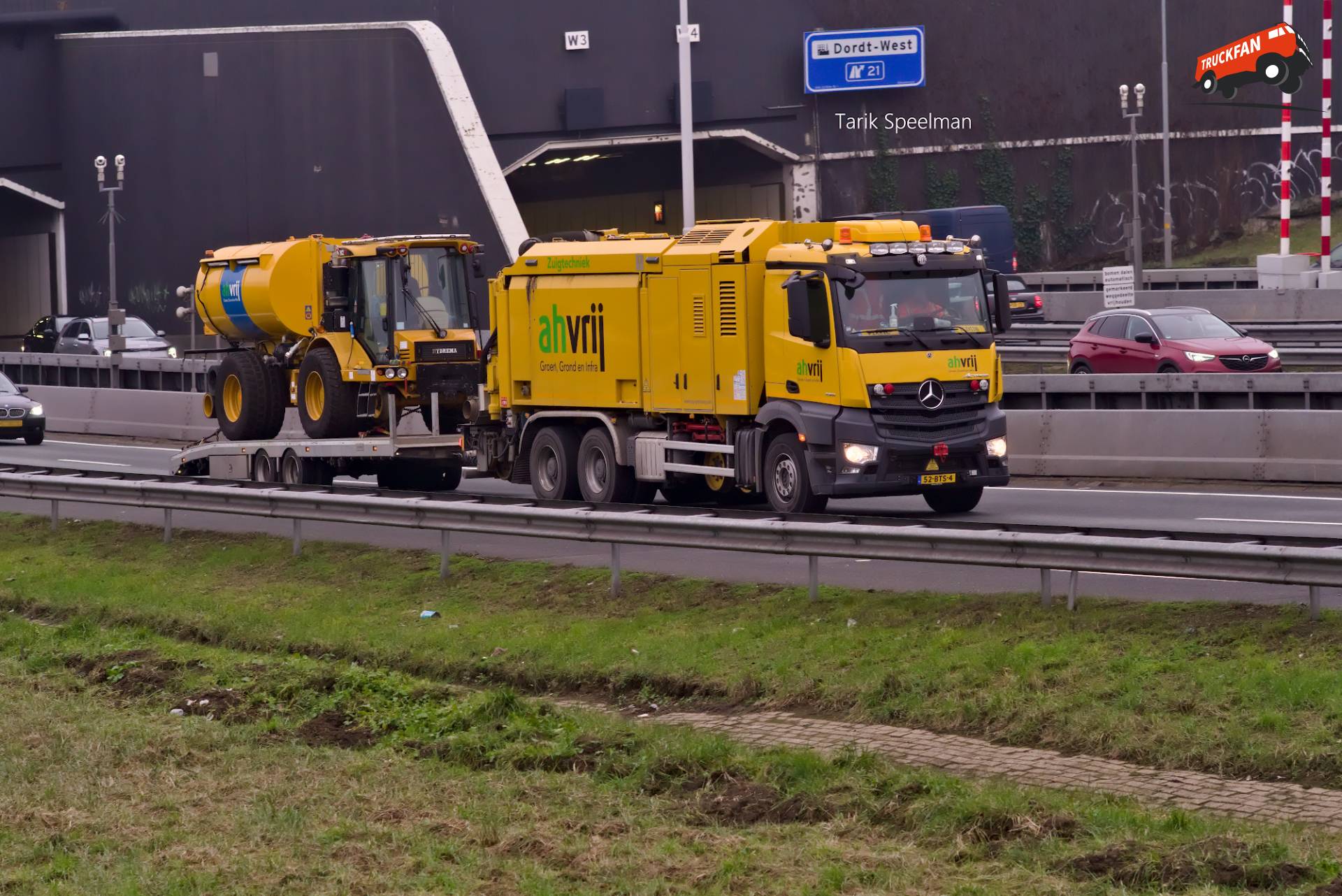 Mercedes-Benz Actros MP4 van ah vrij op de A16