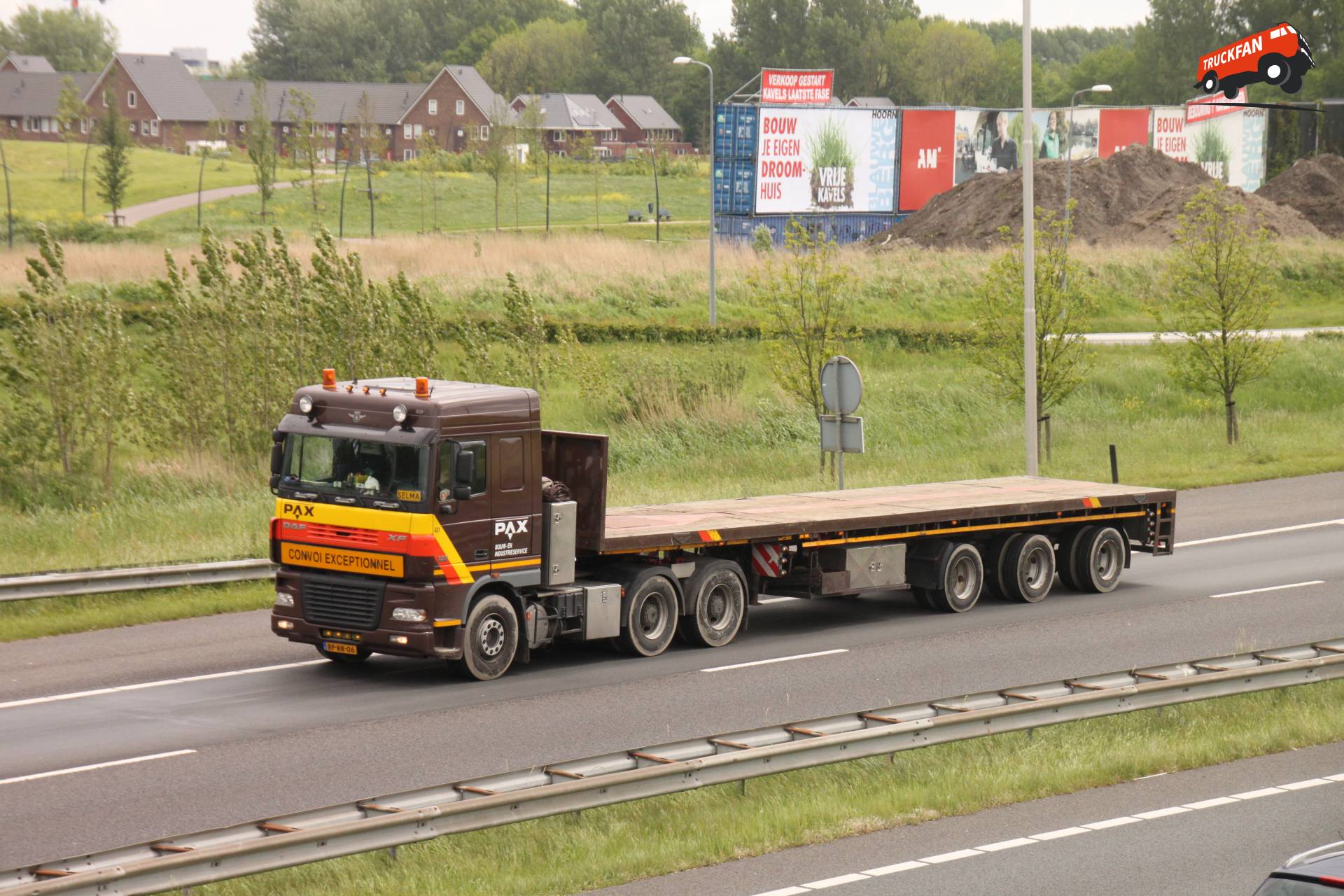 Merk: DAF XF95 Bedrijf: Pax Datum: 12 mei 2014 Fotograaf: Vincent Smit Bijzonderheden:  Misschien doe je het gratis, maar je doet het nooit voor niks!
