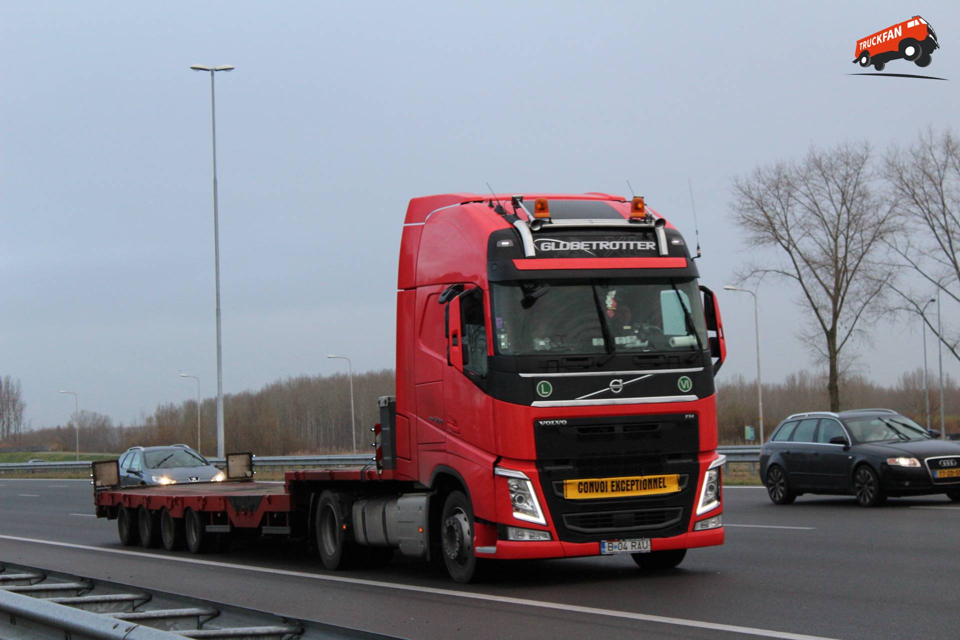 Volvo FH vierde generatie met open laadbak in actie