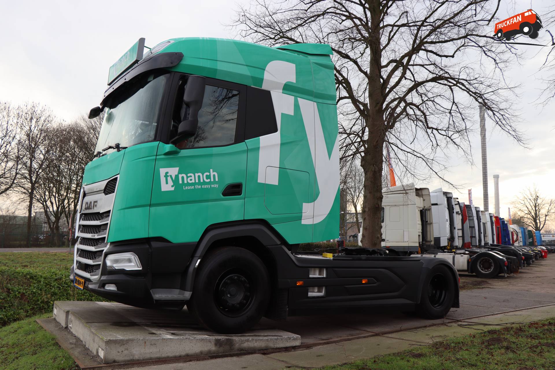 De stijlvolle Fynanch DAF XG 480 4x2 trekker bij Kleyn Trucks BV