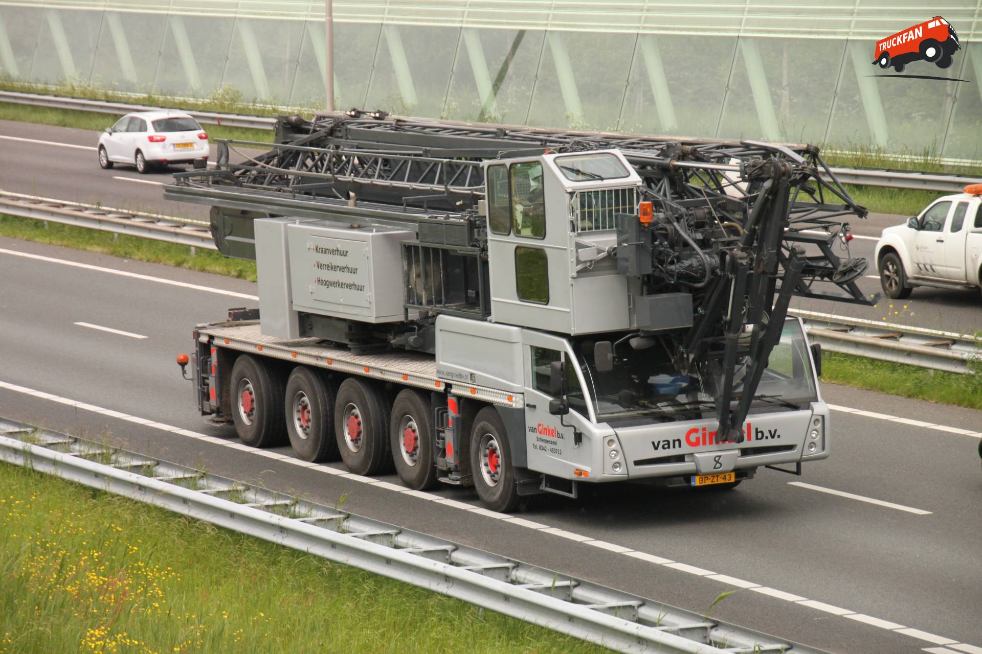 Spierings AT5 kraan in actie bij Van Ginkel Transport