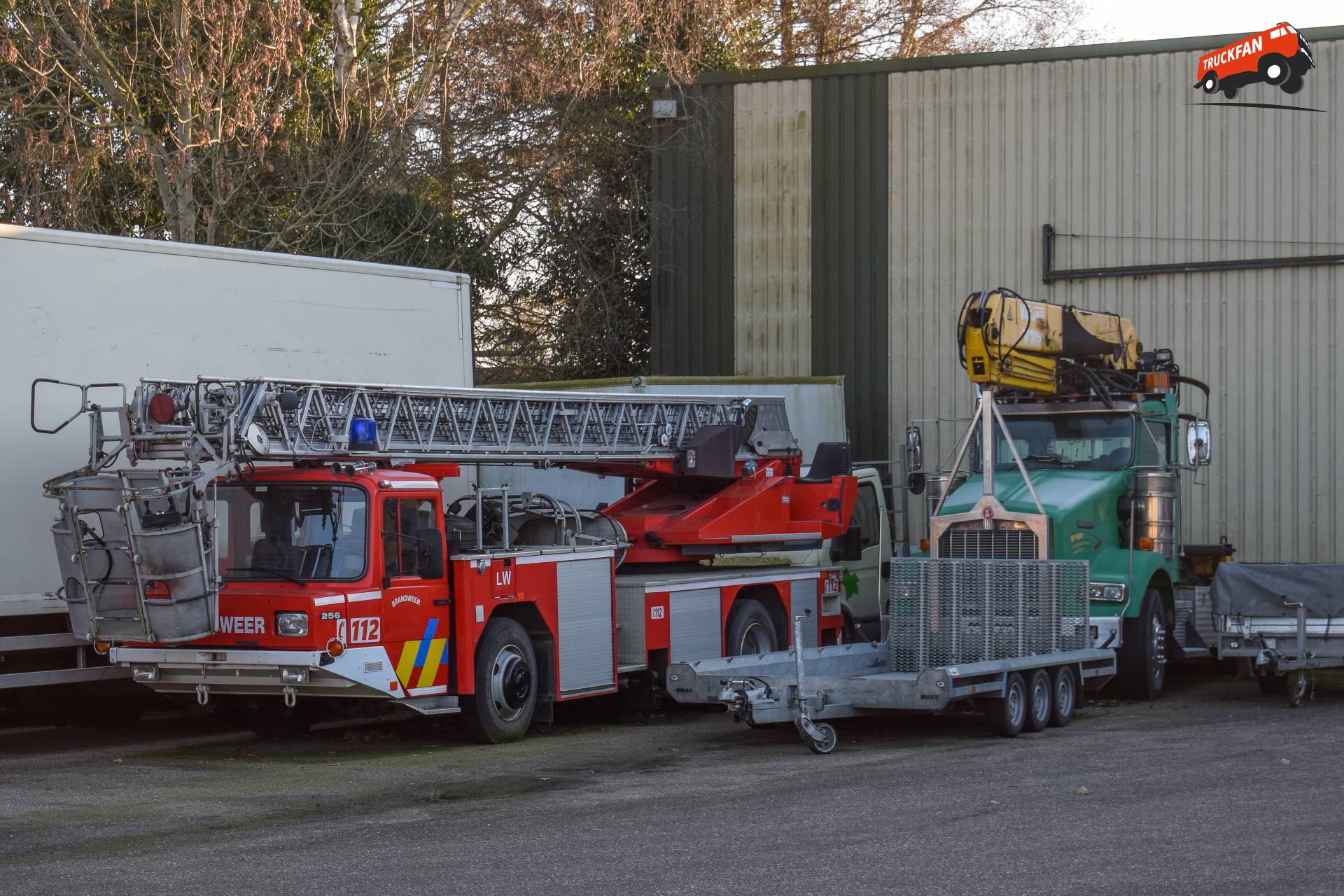 Kenworth T800 en Magirus Deutz 256 M 12 F samen in Erica
