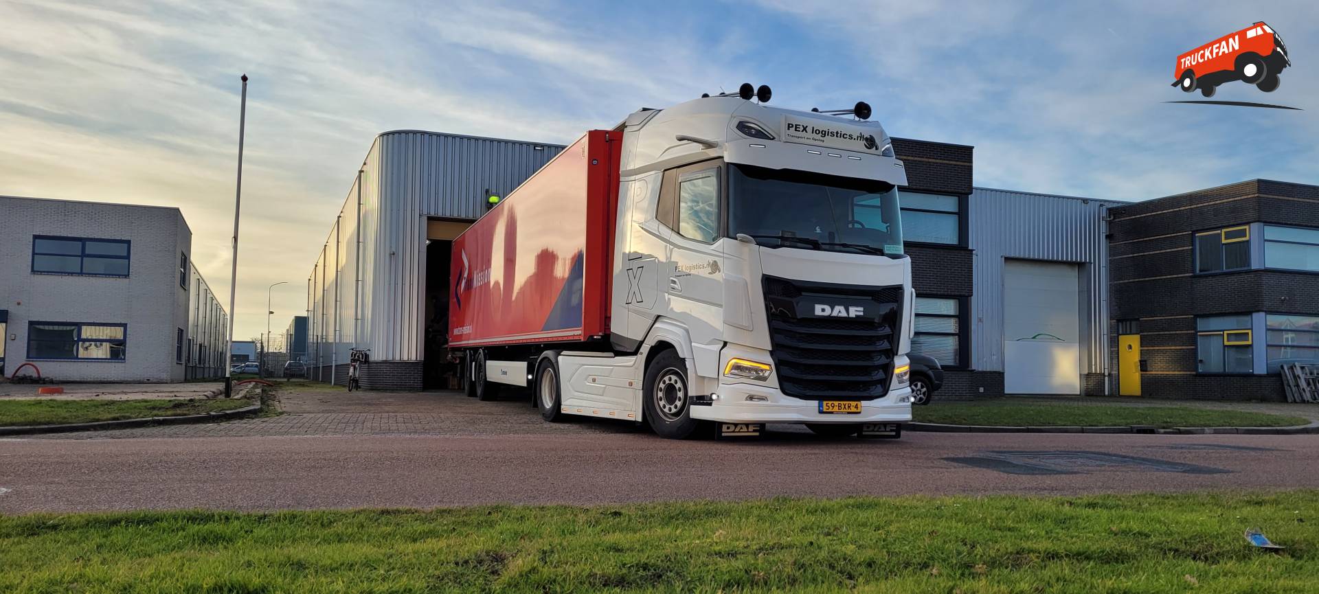 DAF XG+ vrachtwagen van Pex Logistics in actie