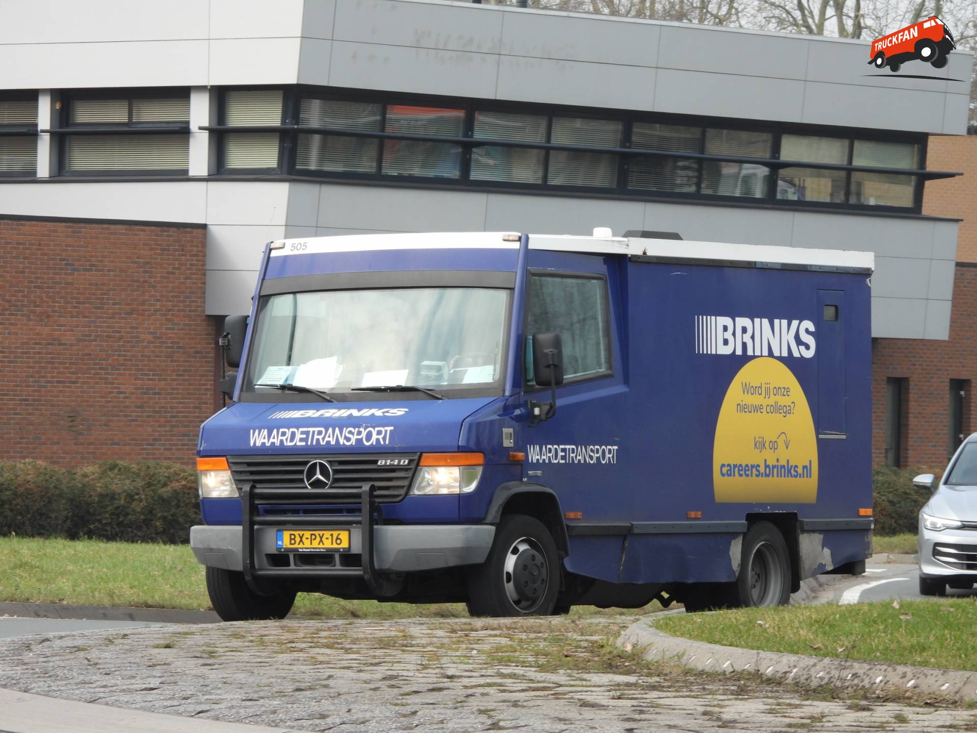 Brinks armored vehicle at Lopikerplein Schoonhoven