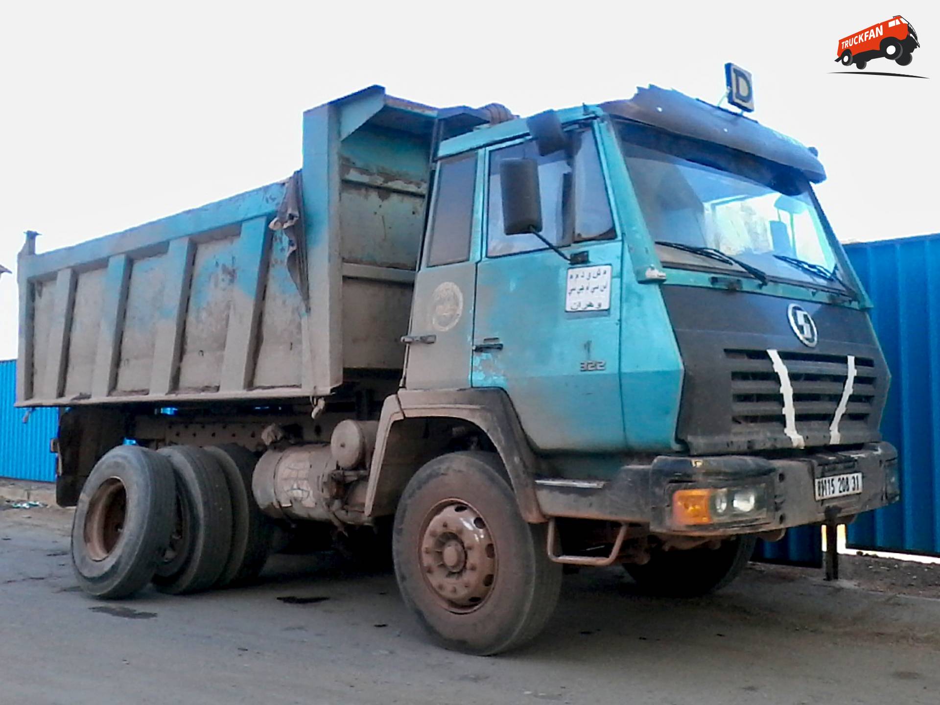 Shacman Steyr Zware Vrachtwagen in Algerijns Terrein 2019