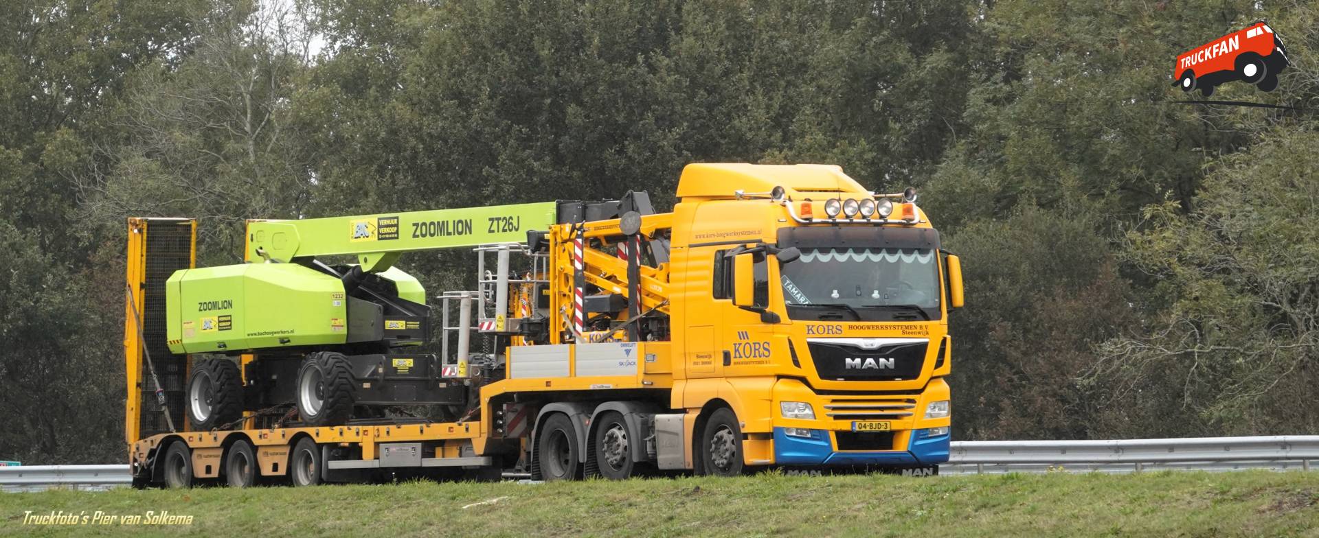 MAN TGX vrachtwagen op A7 bij Sneek