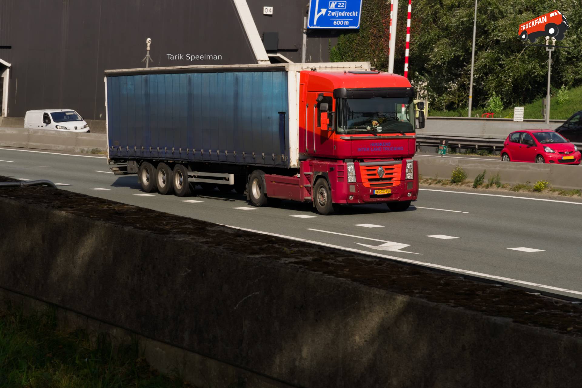 Renault Magnum van Hinskens Inter Land Trucking op de A16