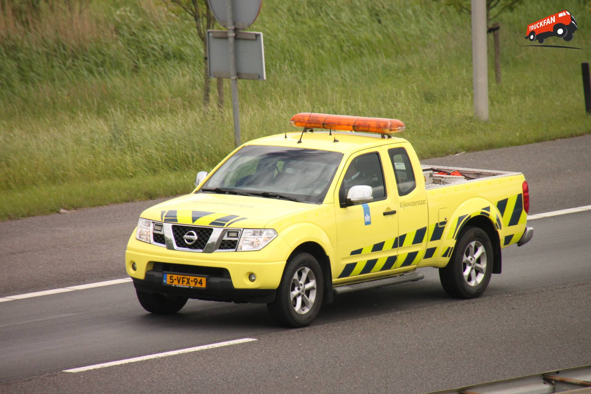 Nissan Navara in actie bij Rijkswaterstaat op 12 mei 2014