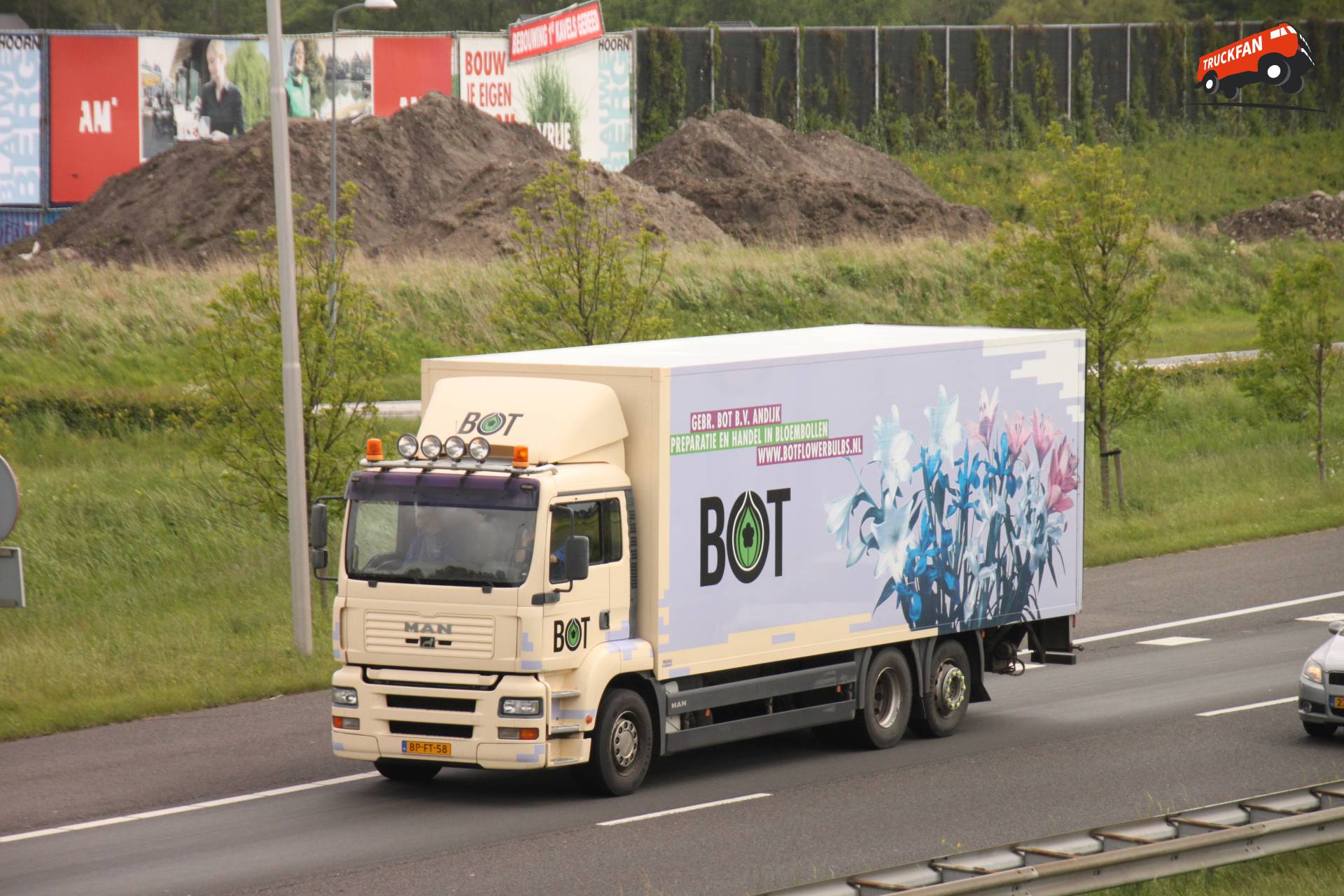 MAN TGA vrachtwagen bij Bot Bloembollen op 12 mei 2014