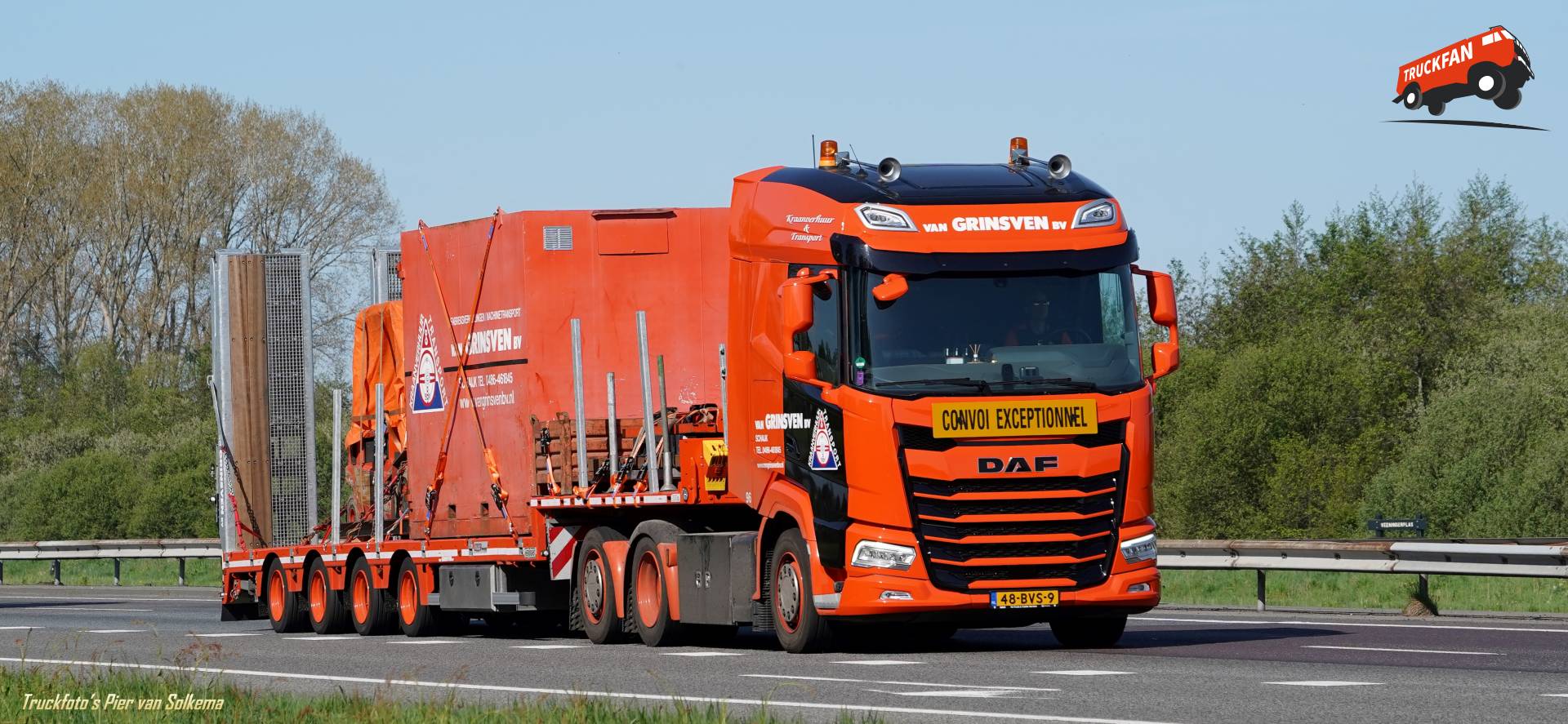 DAF XG vrachtwagen van Grinsven op de A28 bij Veeningen