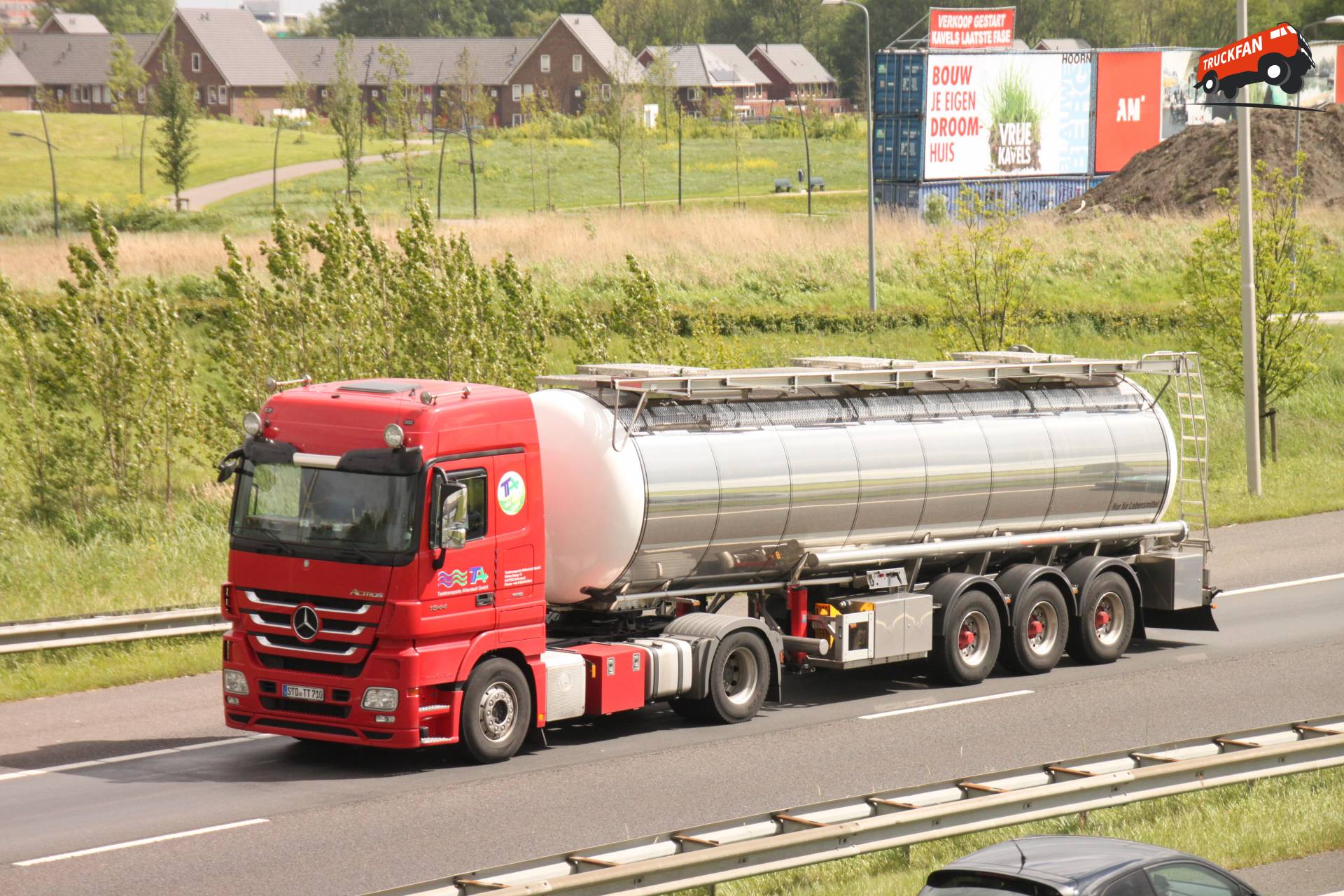Mercedes-Benz Actros vrachtwagen van Tanktransporte Ahlerstedt