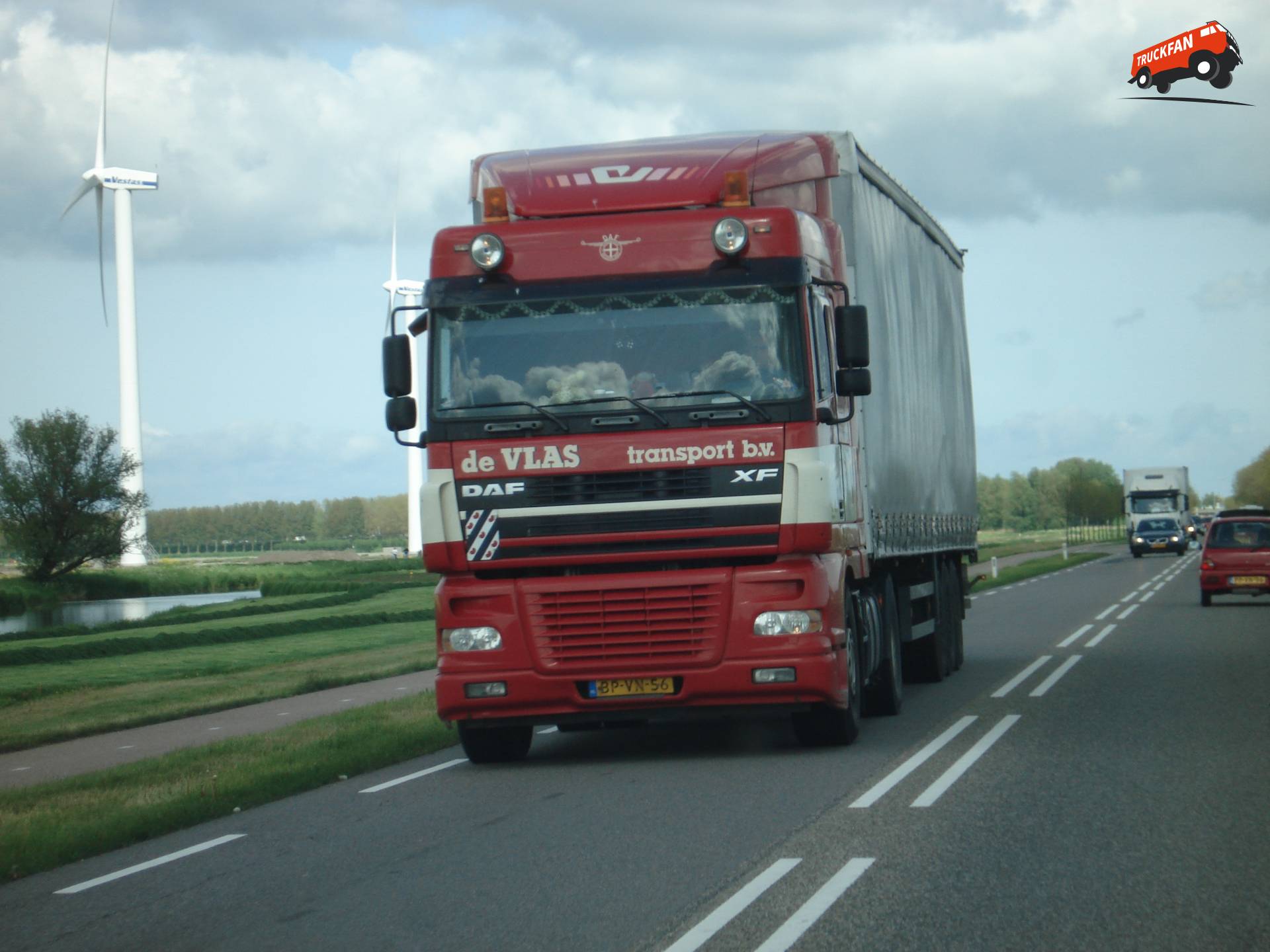 DAF XF95 vrachtwagen van De Vlas