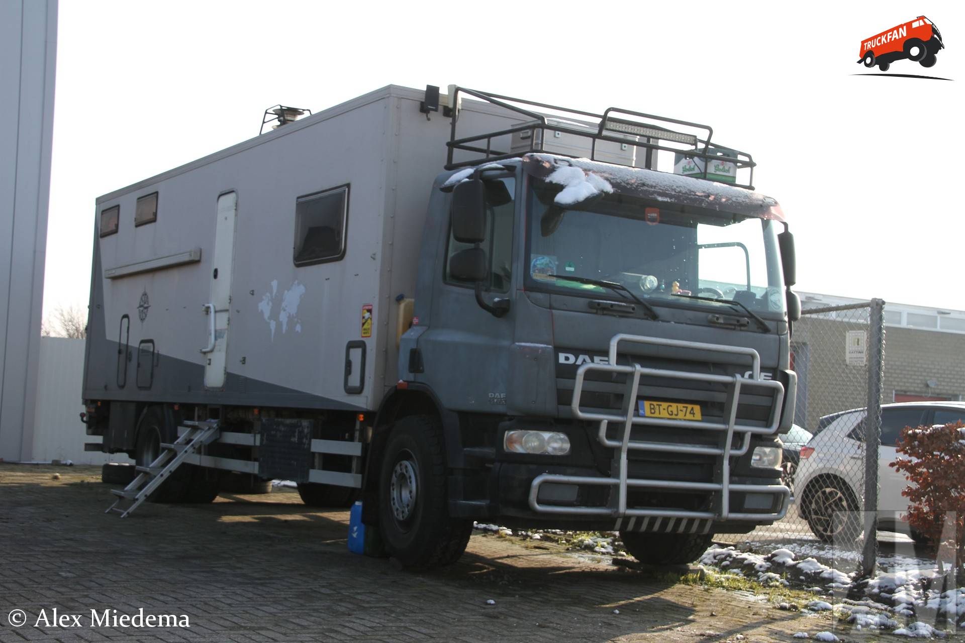 Robuuste DAF CF65 expeditietruck met imposante bullbar in Franeker
