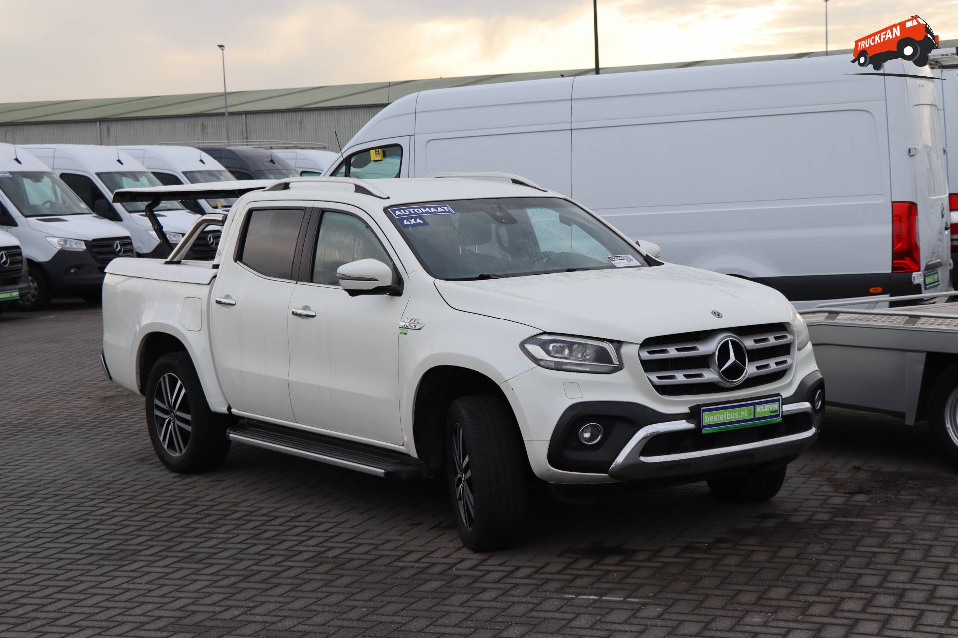 Stoere Mercedes-Benz X-klasse pick-up te zien bij bestelbus.nl in Vuren