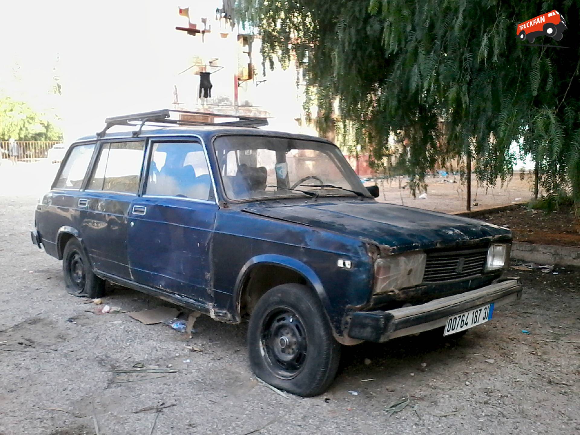 Klassieke Lada 2104 op Algerijnse wegen in 2019