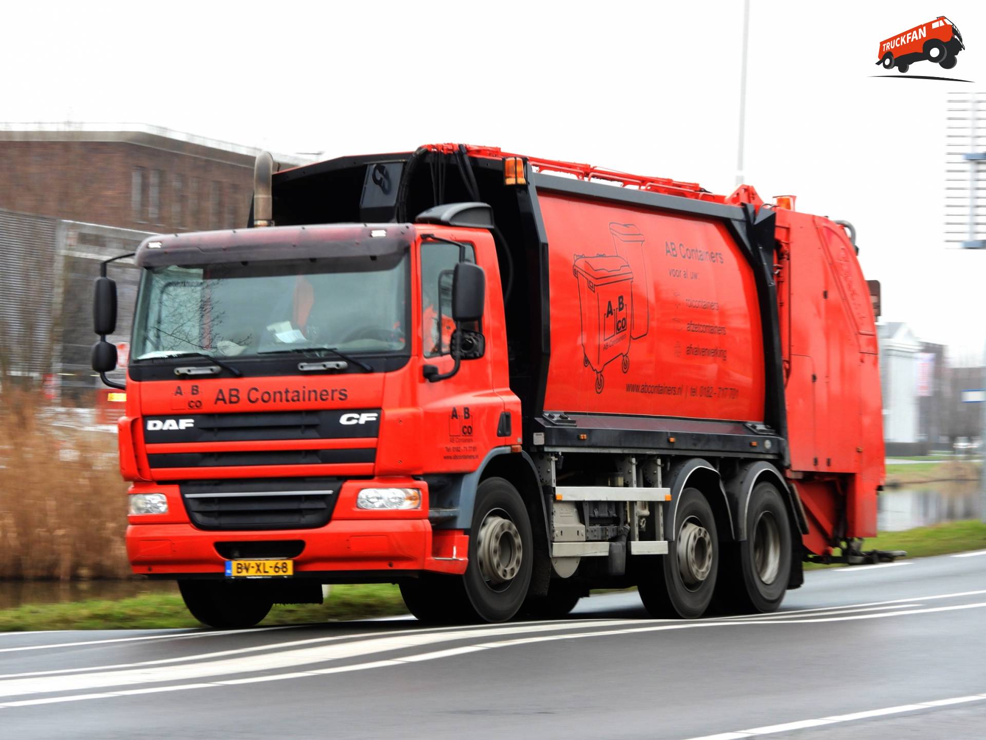 DAF CF75 250 FAG vrachtwagen op M. A. Reinaldaweg bij Schoonhoven
