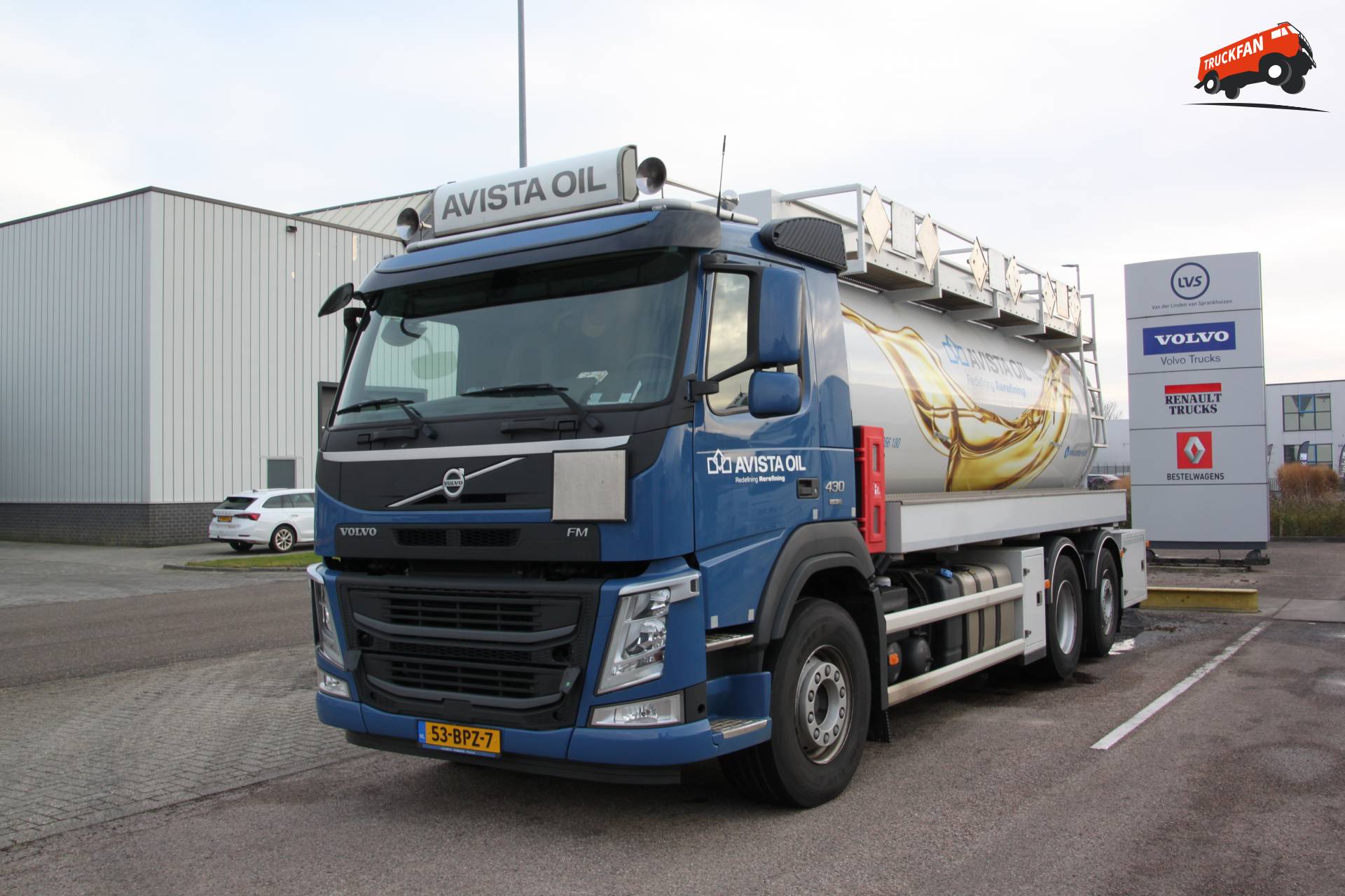 Volvo FM vrachtwagen van Avista Oil in actie