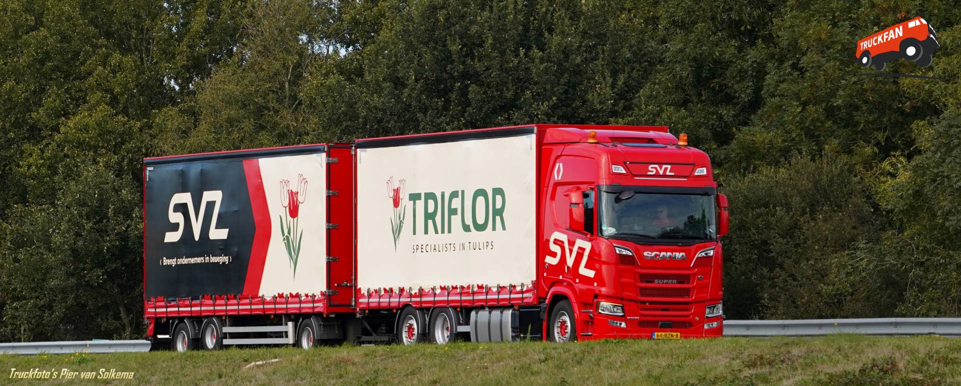 SVZ Scania rijdt over A7 nabij Sneek in september 2025