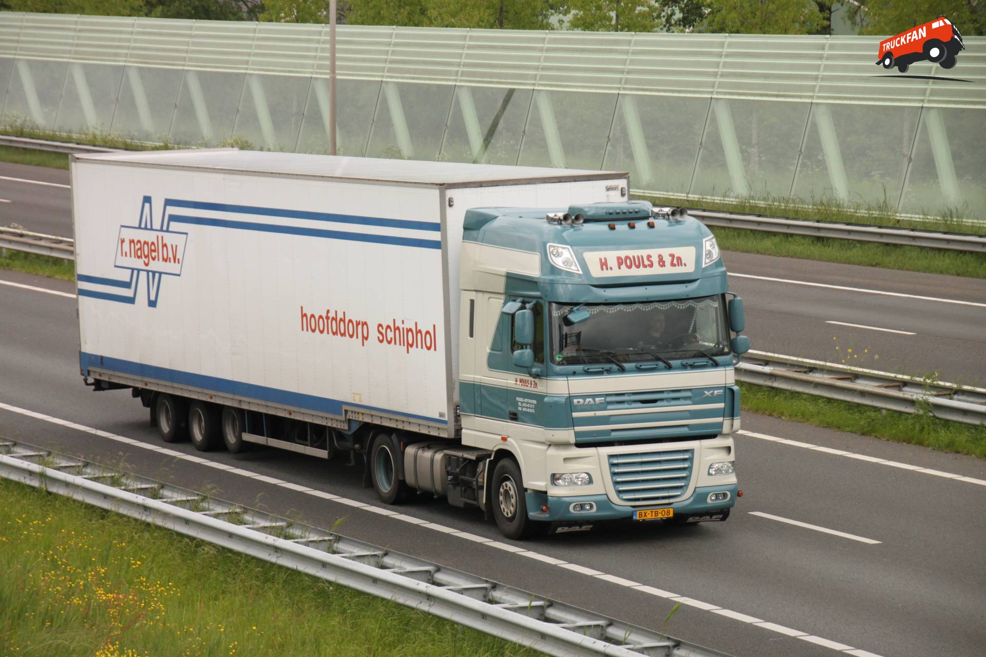 DAF XF105 vrachtwagen van H. Pouls gefotografeerd op 12 mei 2014