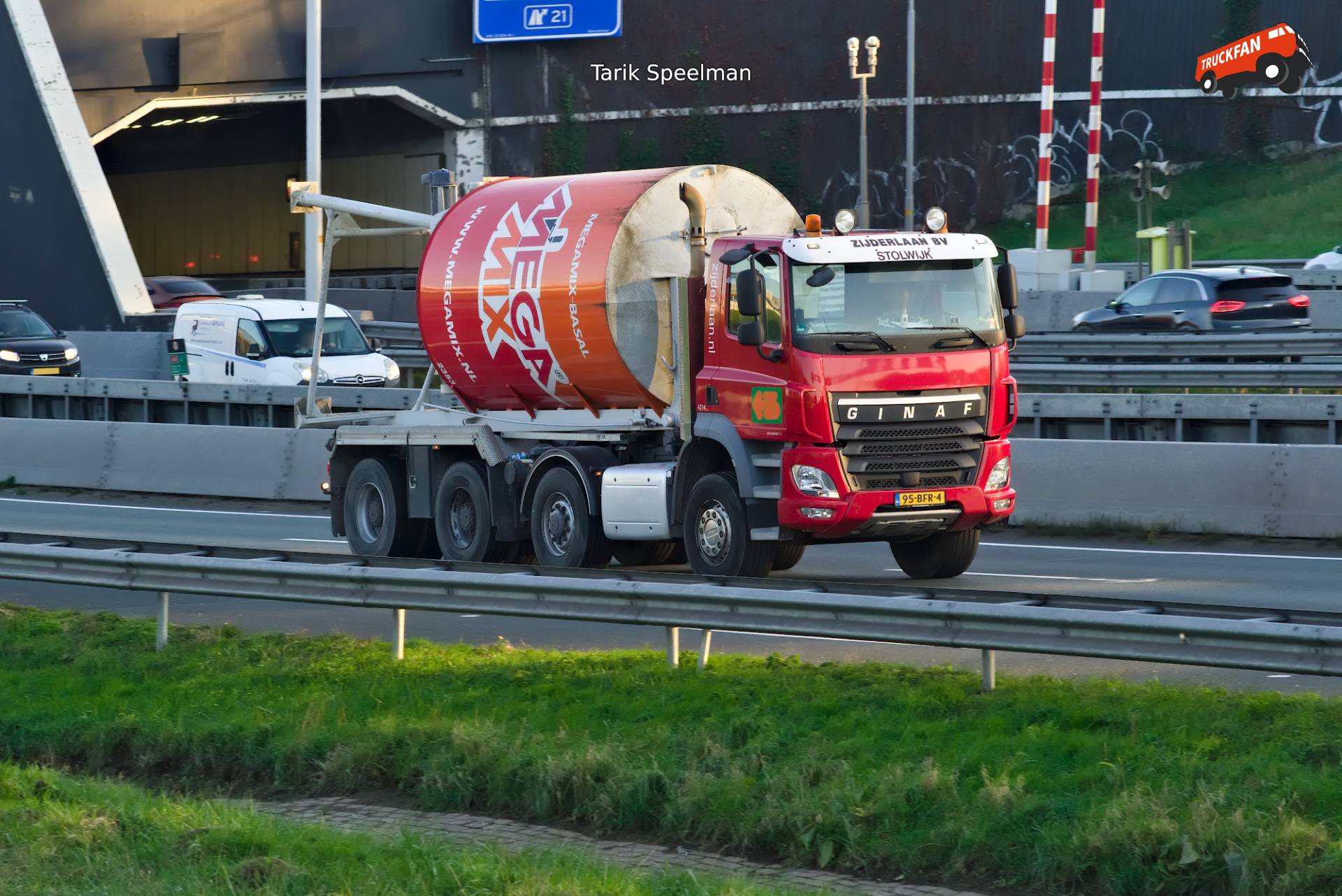 GINAF X6 4242 CTSE Silo Truck A16