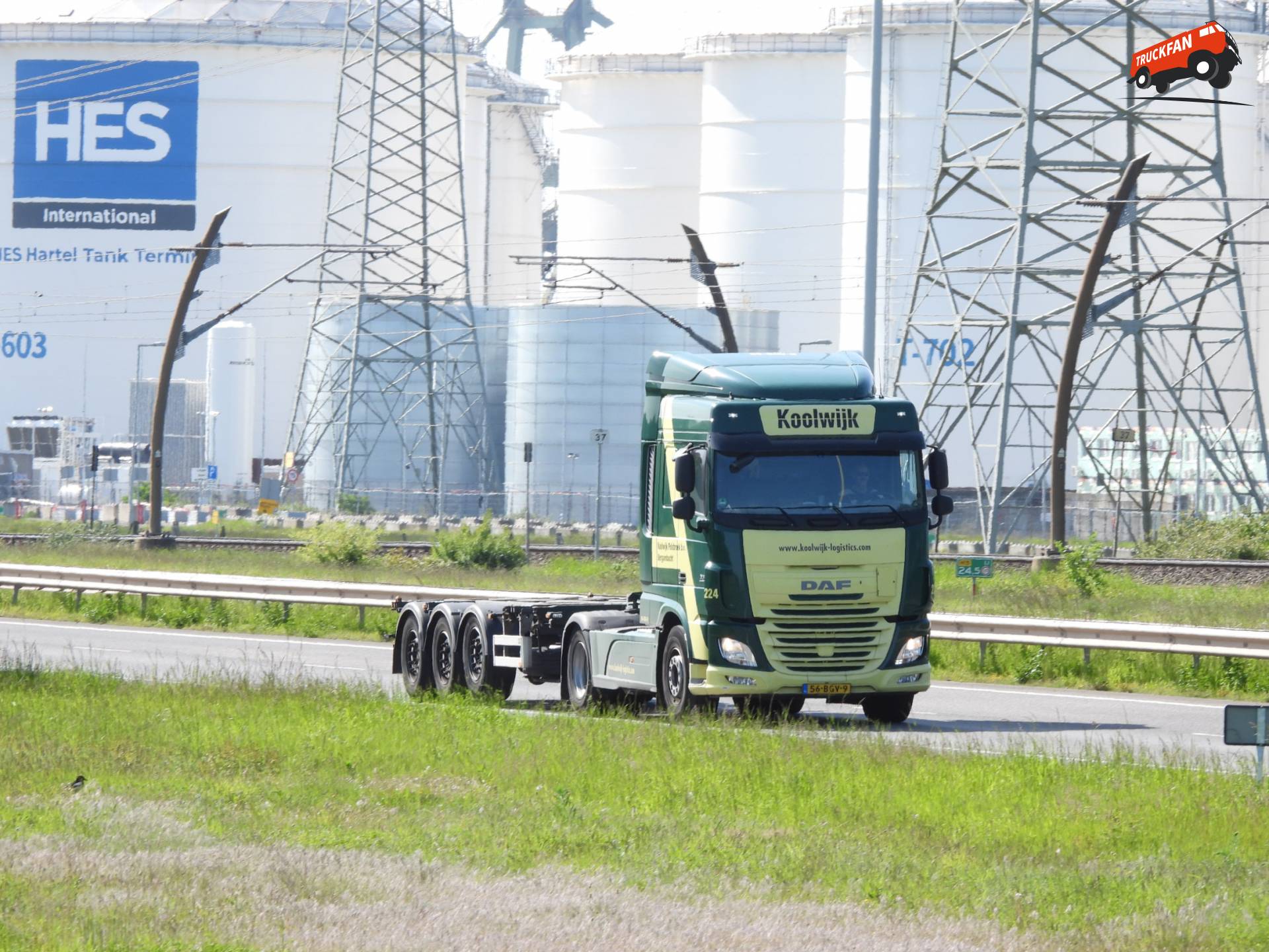 DAF XF Euro 6 vrachtwagen van Koolwijk Polsbroek B.V. bij Oostvoornse Meer