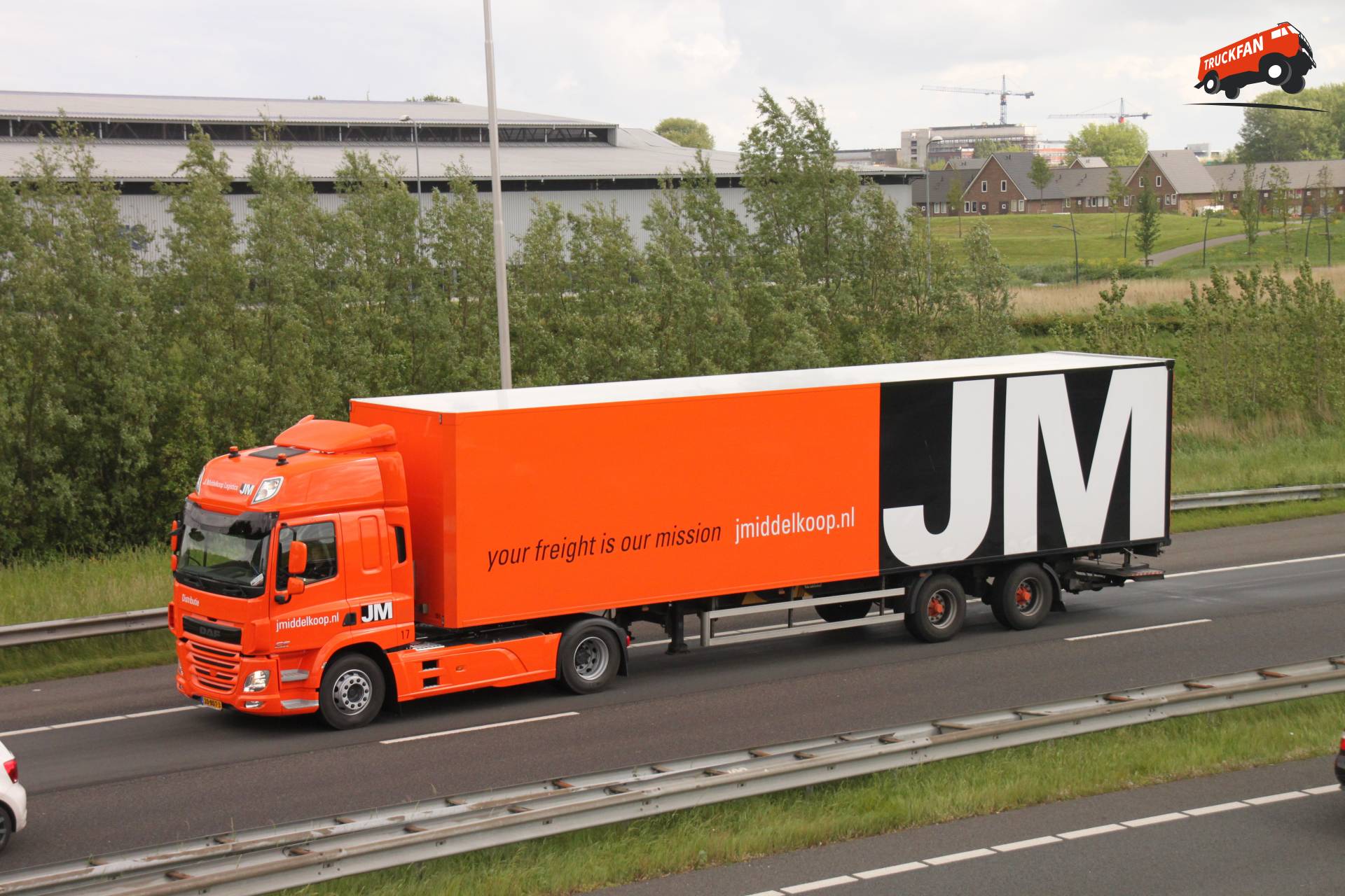 DAF CF Euro 6 vrachtwagen van J Middelkoop in actie