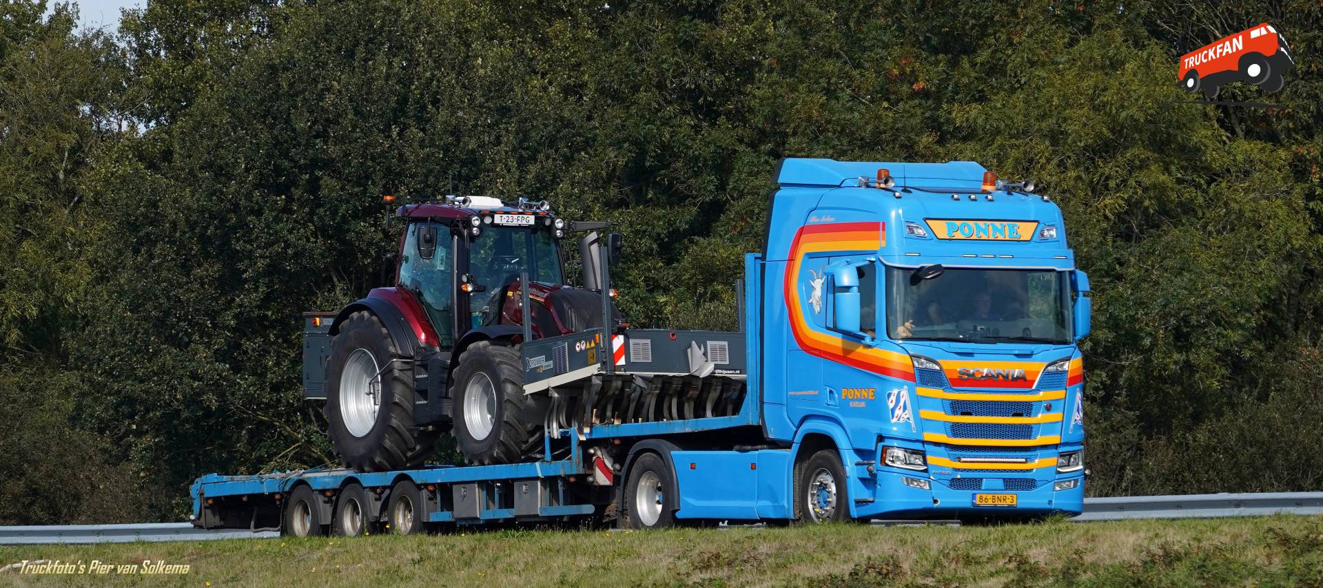 Scania R500 vrachtwagen op A7 bij Sneek