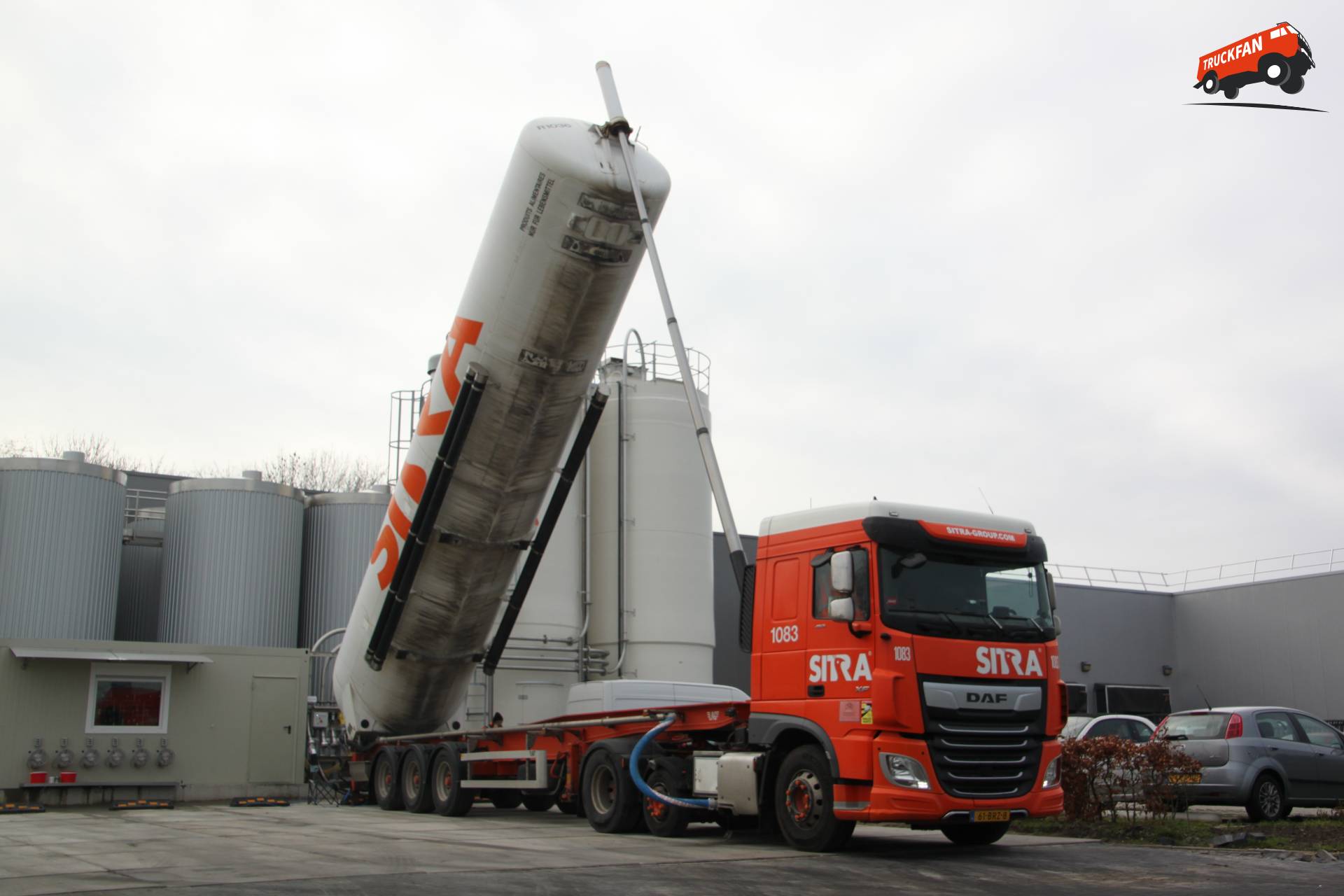 DAF XF Euro 6 vrachtwagen van Sitra op de weg