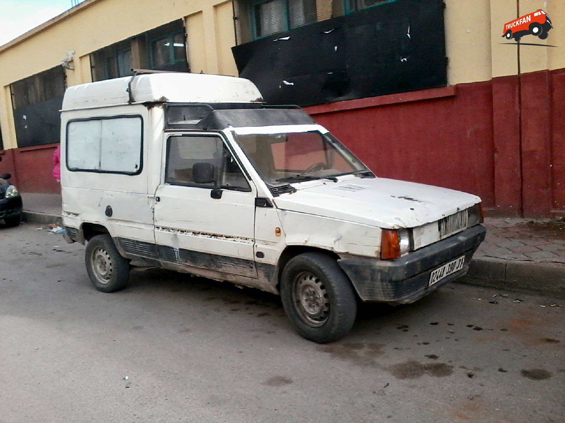 SEAT Terra in het hart van het Algerijnse stadslandschap