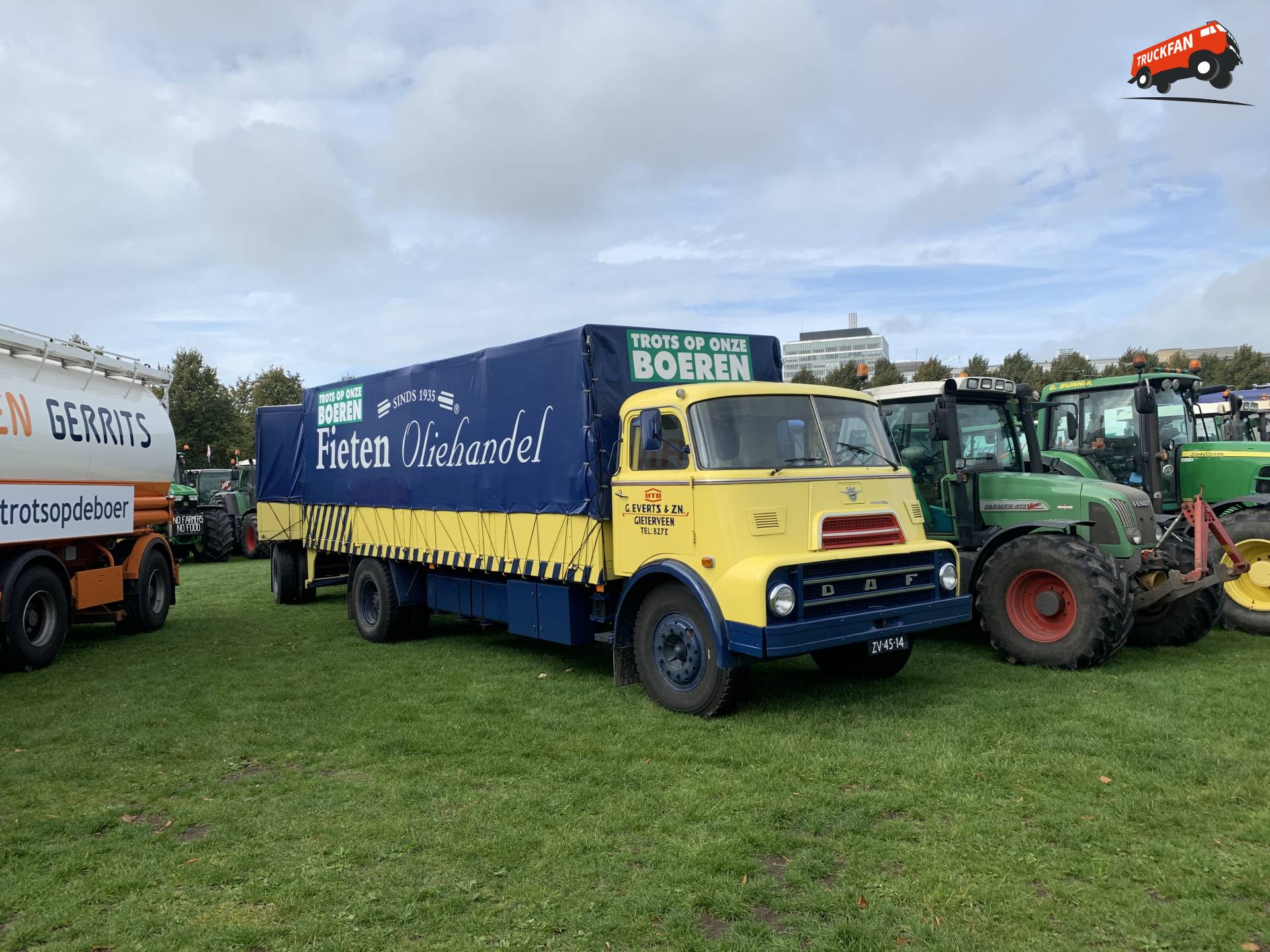 Klassieke DAF 2200 Reclamewagen voor Fieten Oliehandel