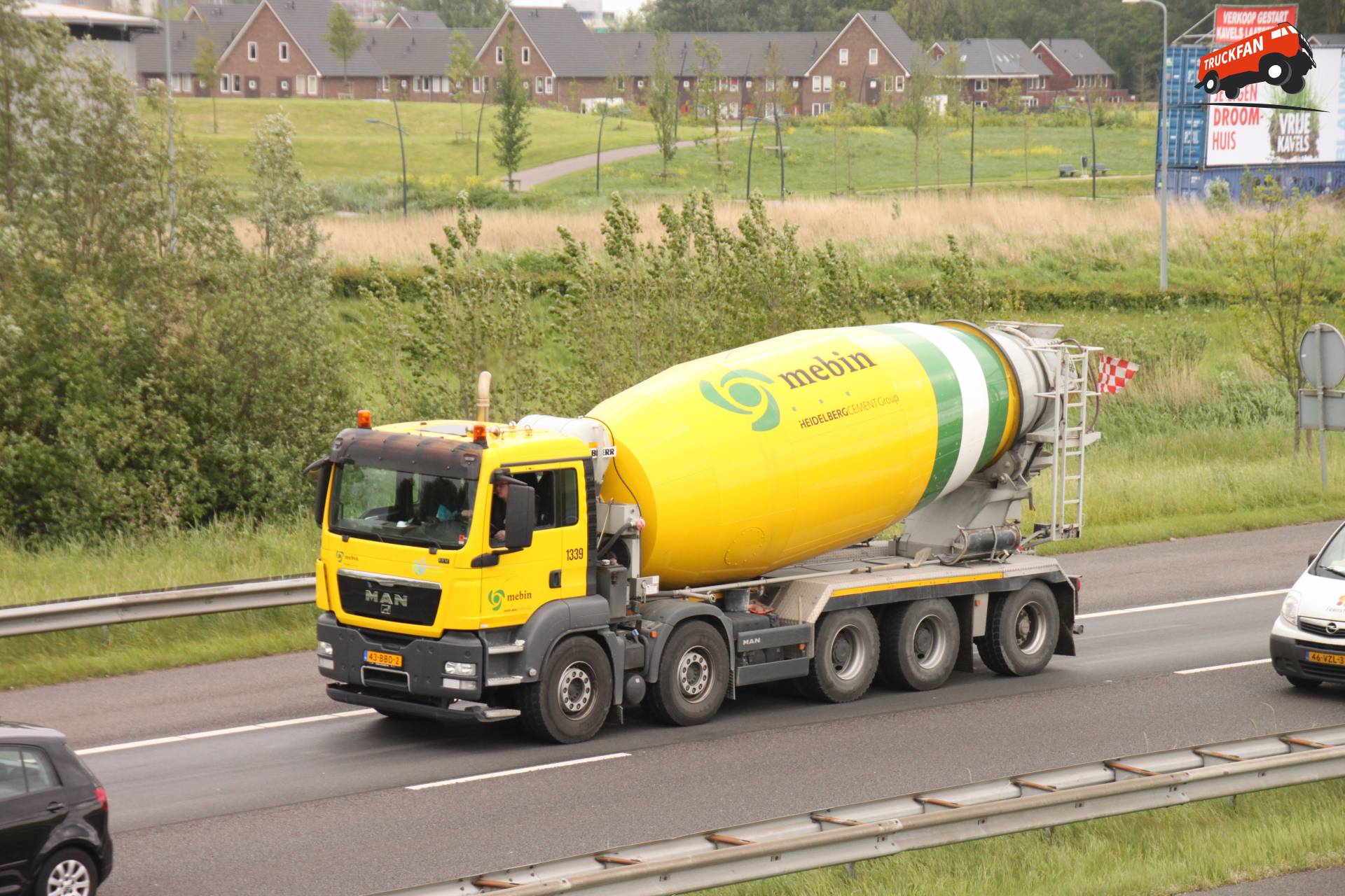MAN TGS vrachtwagen van Heidelberg Mebin in actie