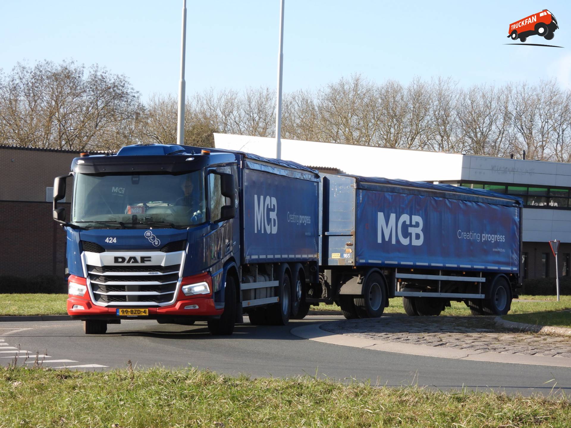 DAF XD 450 FAN vrachtwagen bij Lopikerplein Schoonhoven 2026