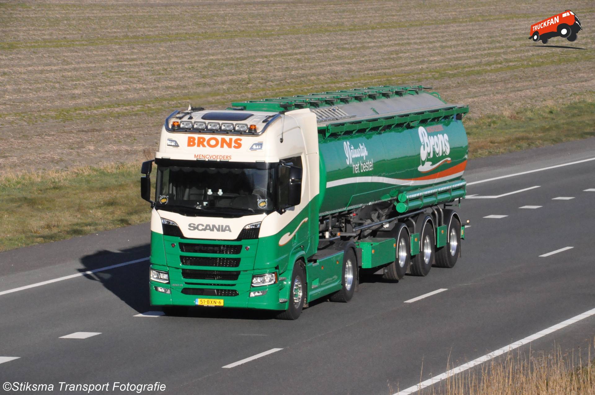 Scania R460 Single Axle in Bulk Transport for Brons Compound Feed