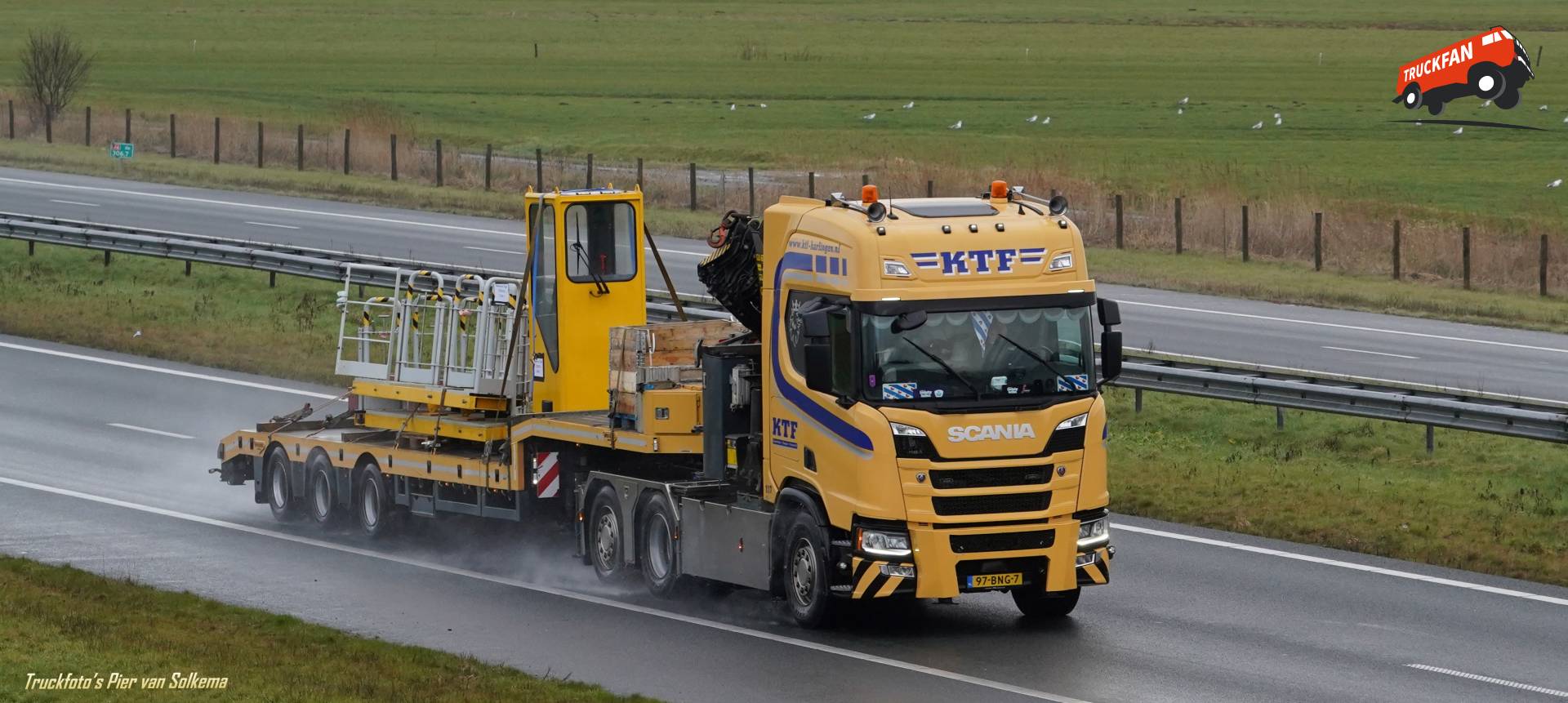 Scania R450 vrachtwagen van KTF
